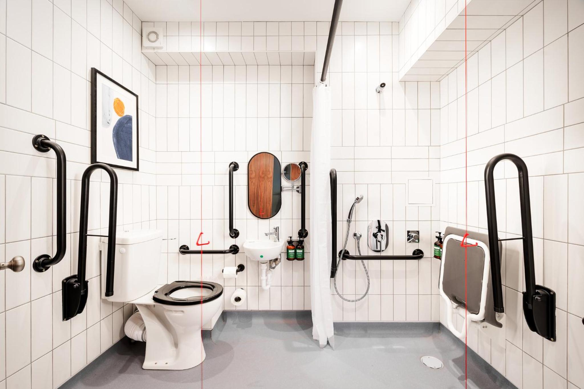 Premium Queen Room - Accessible - Photo 7