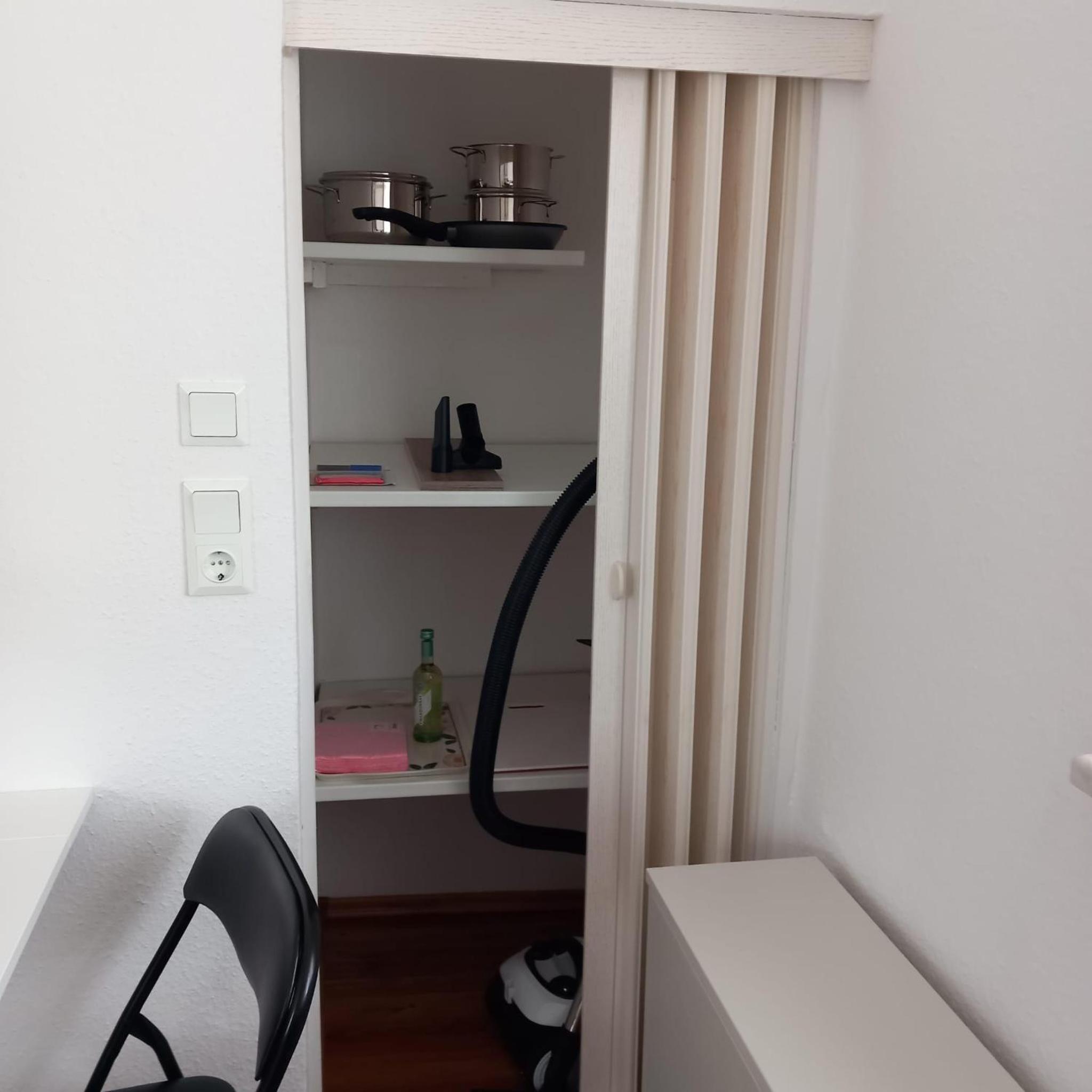 One-Bedroom Apartment with Shower photo 2