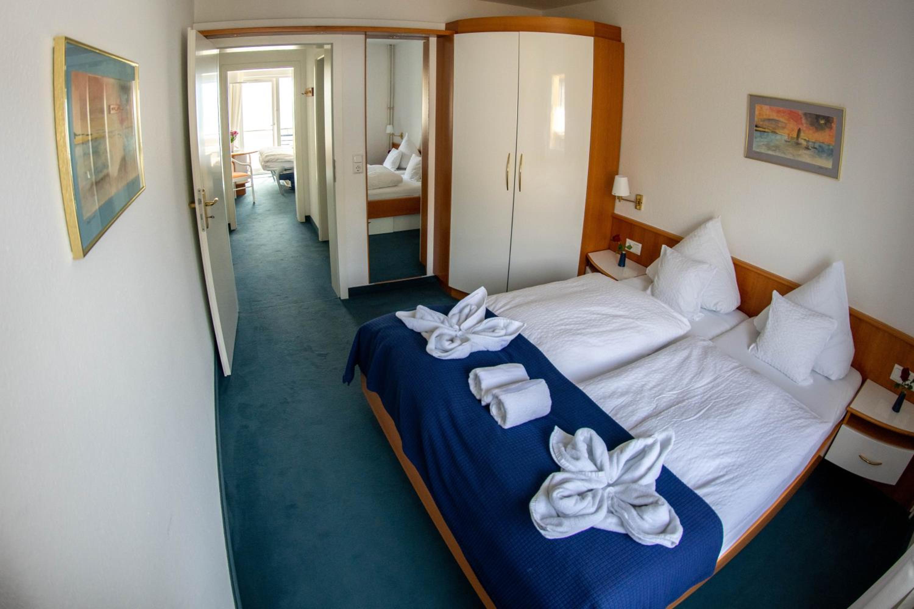 Comfort One-Bedroom Apartment with Terrace and Sea View