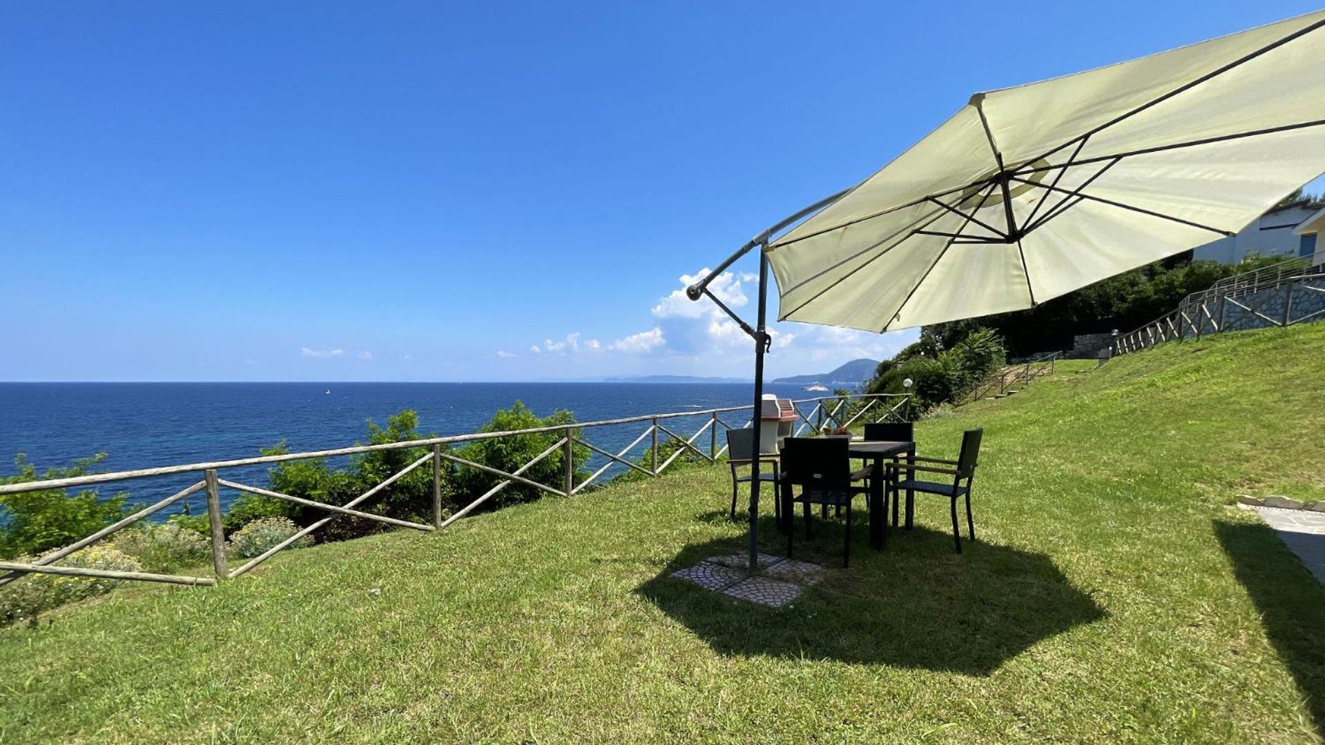 Villa photo 2