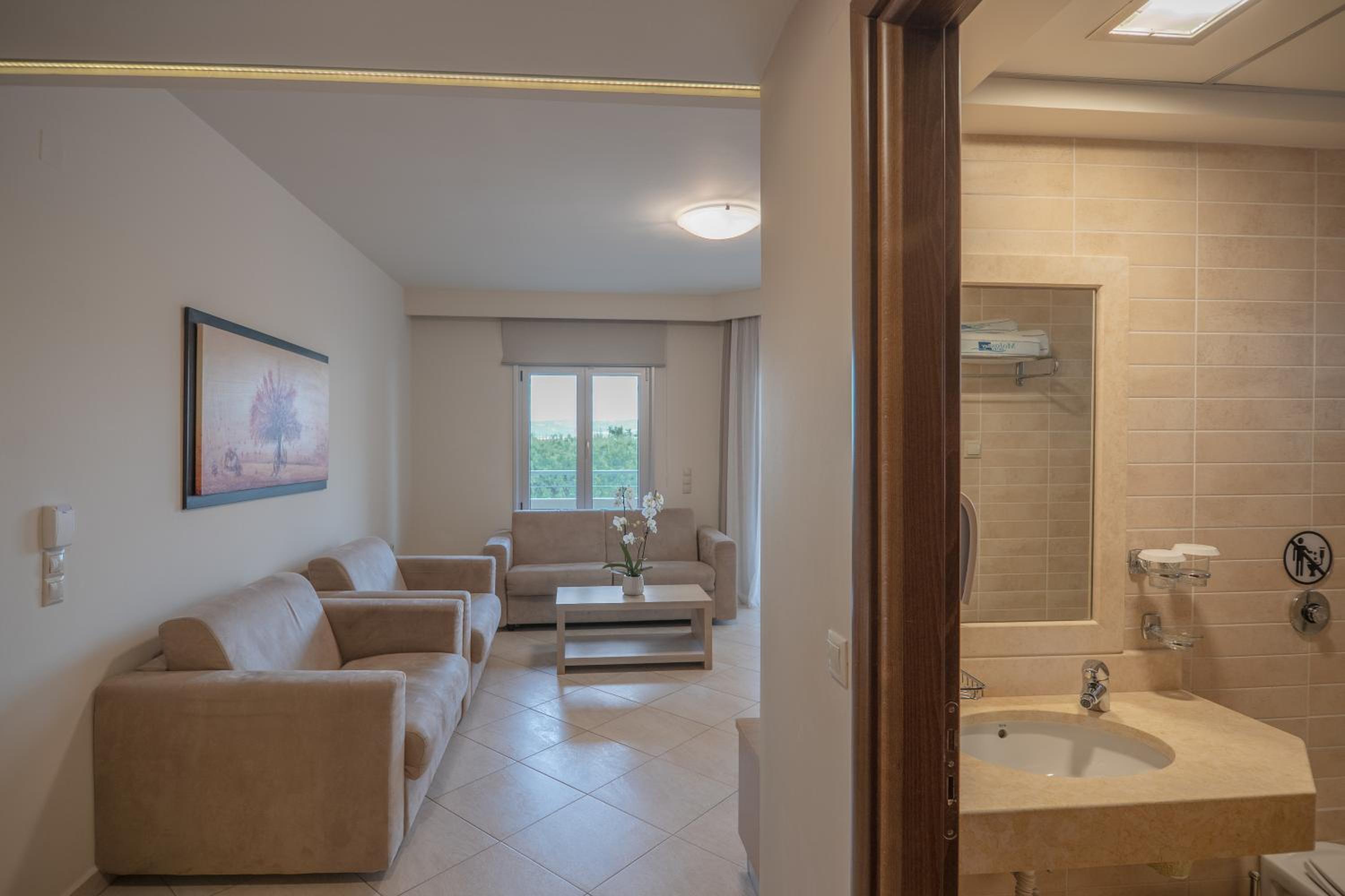 Superior Suite with Sea View - Photo 5