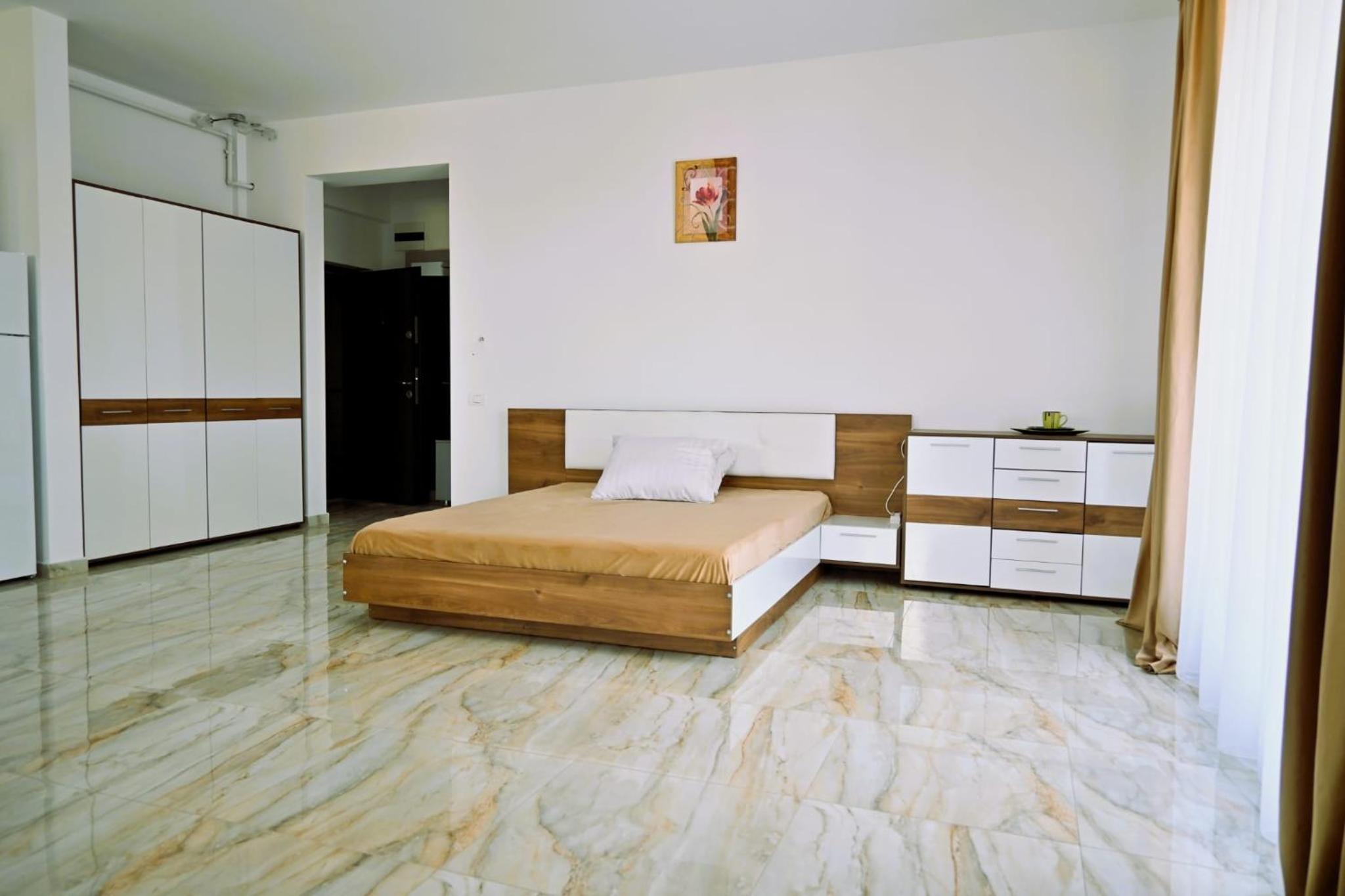 One-Bedroom Apartment photo 1