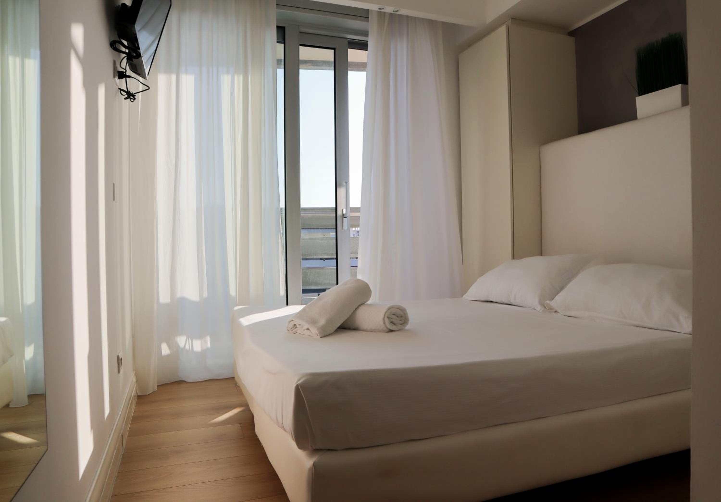 Deluxe Single Room with Balcony photo 3