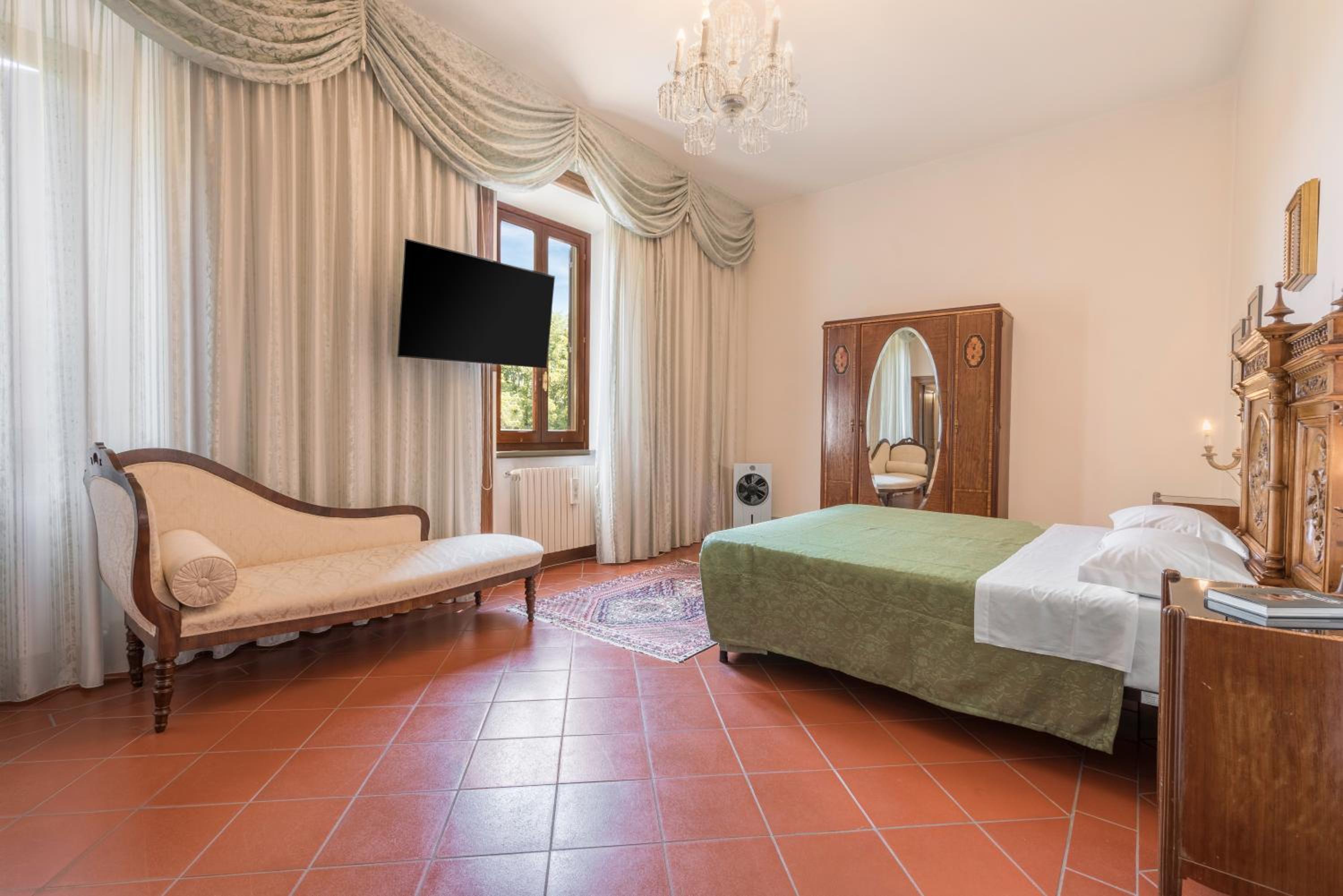 Villa photo 1