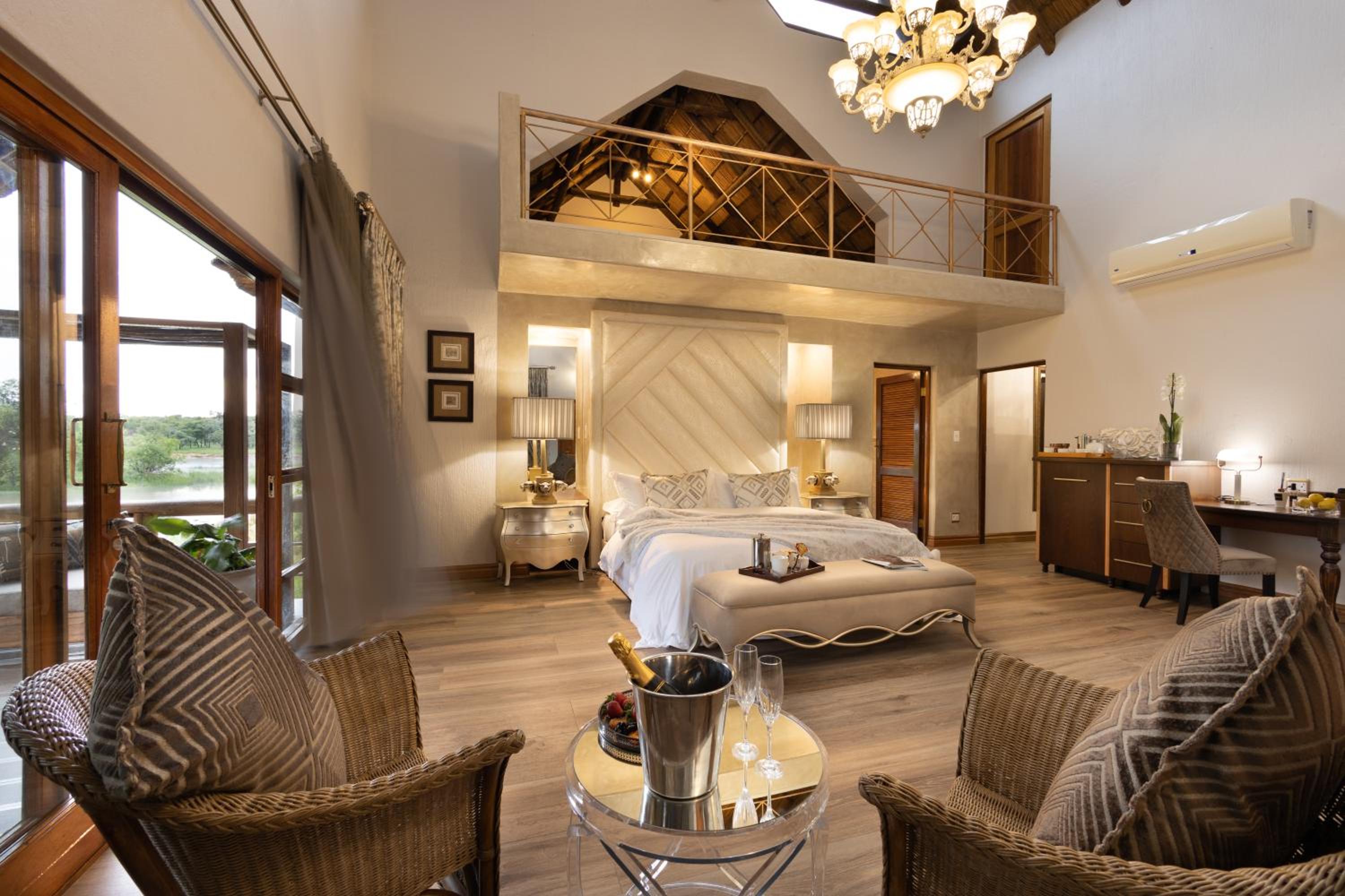 Deluxe Suite - Photo 3