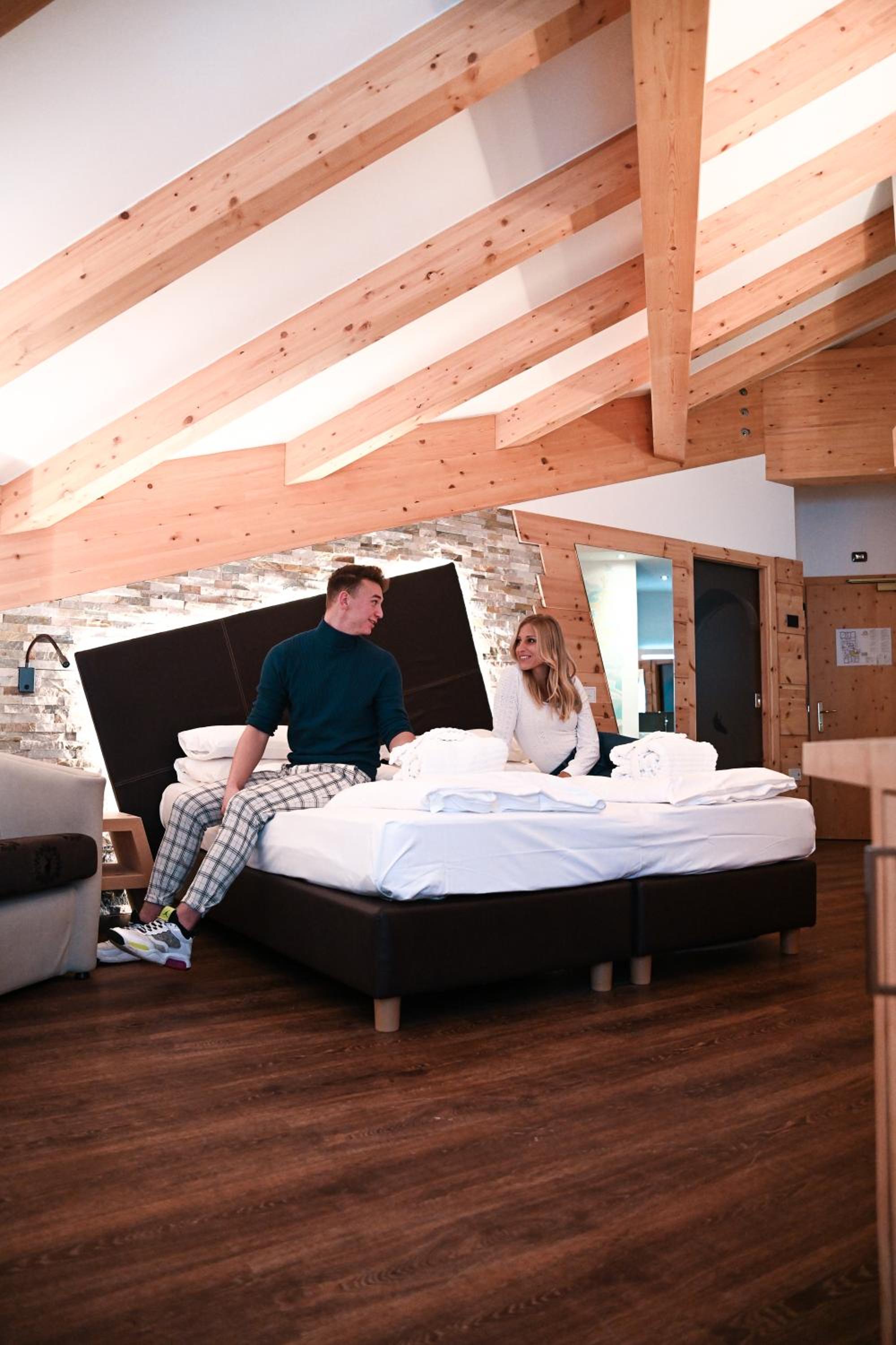 Junior Suite with Balcony - Photo 3