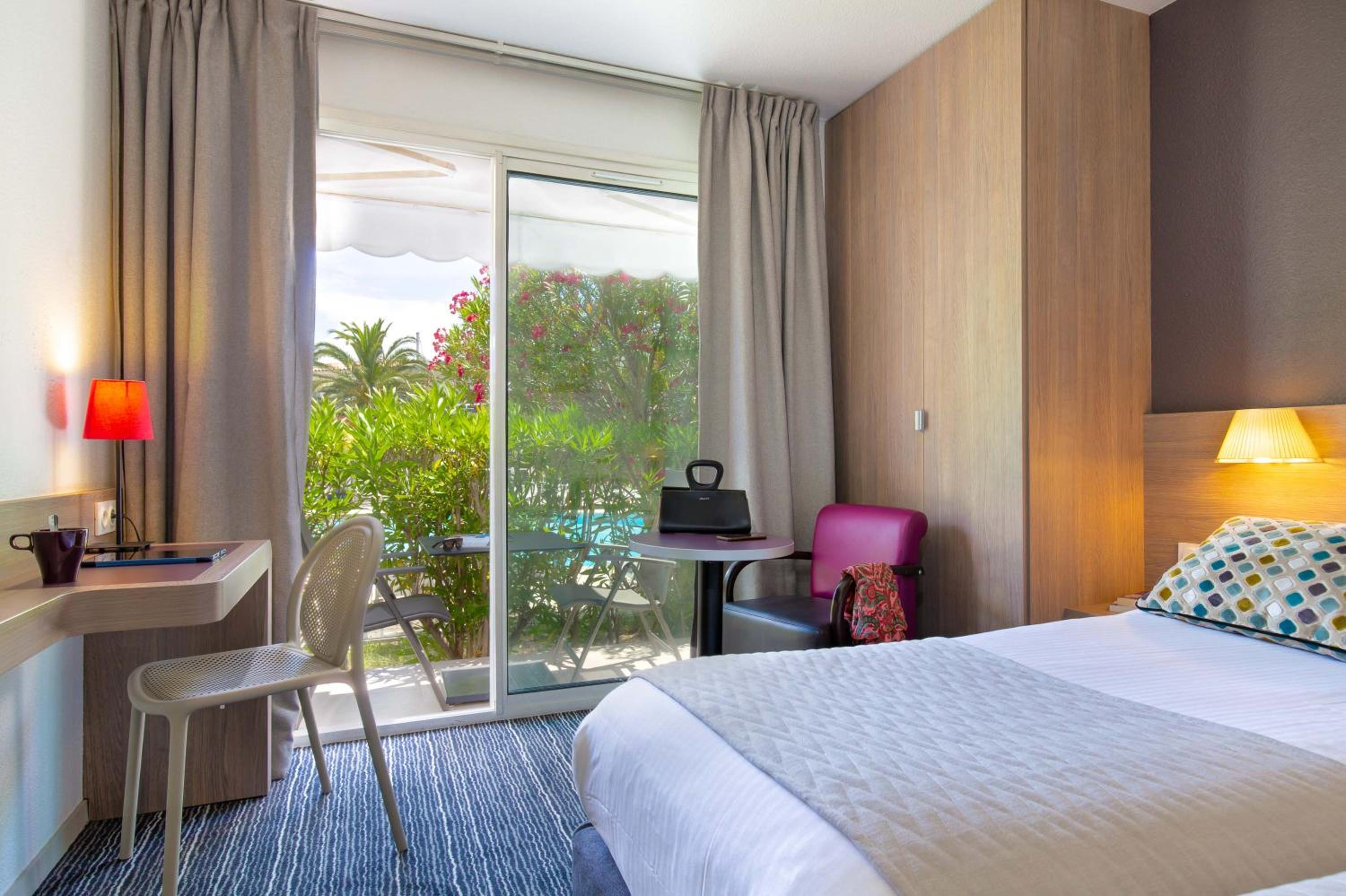 Comfort Queen Room - Photo 10