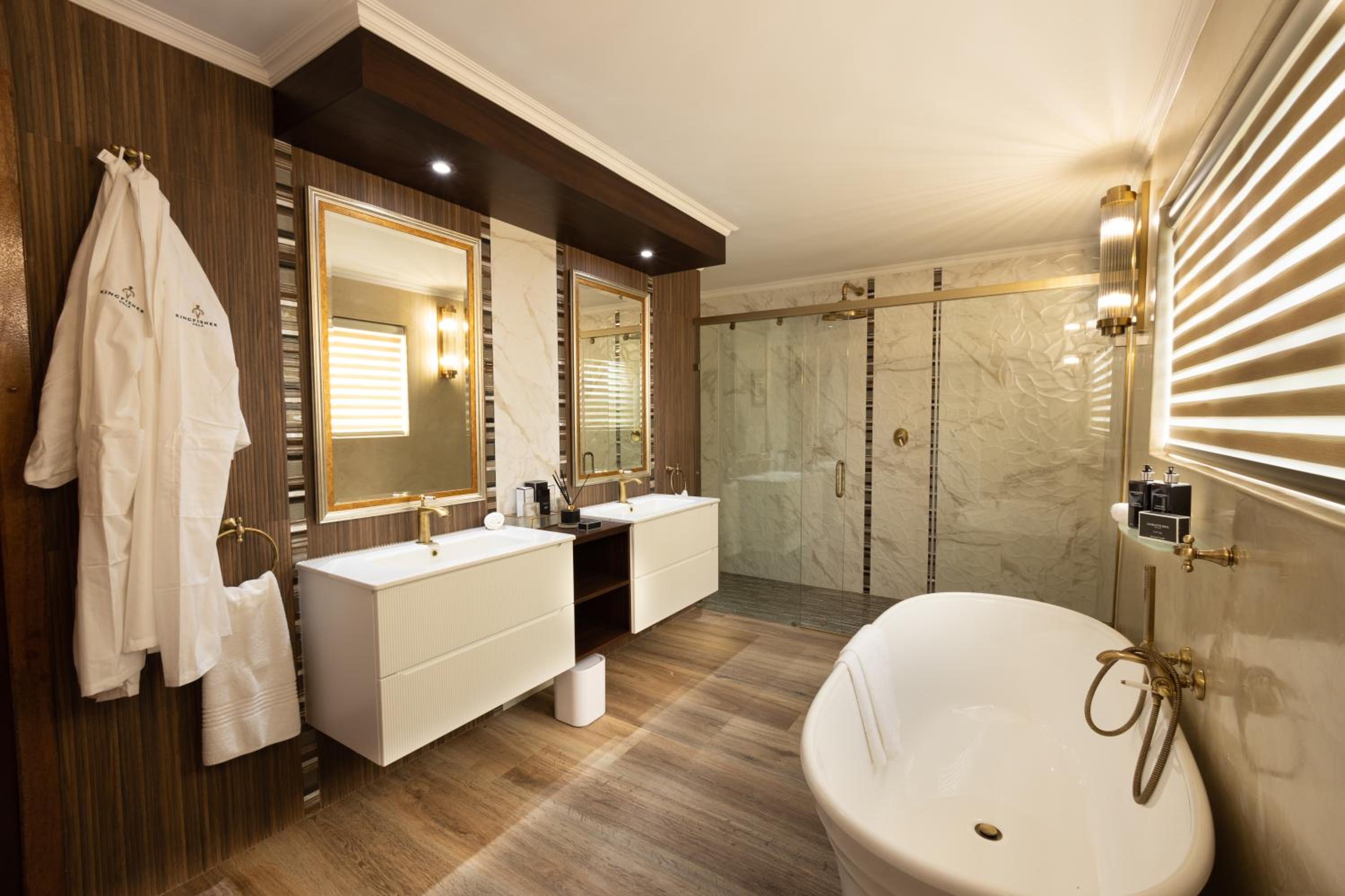 Deluxe Suite - Photo 7