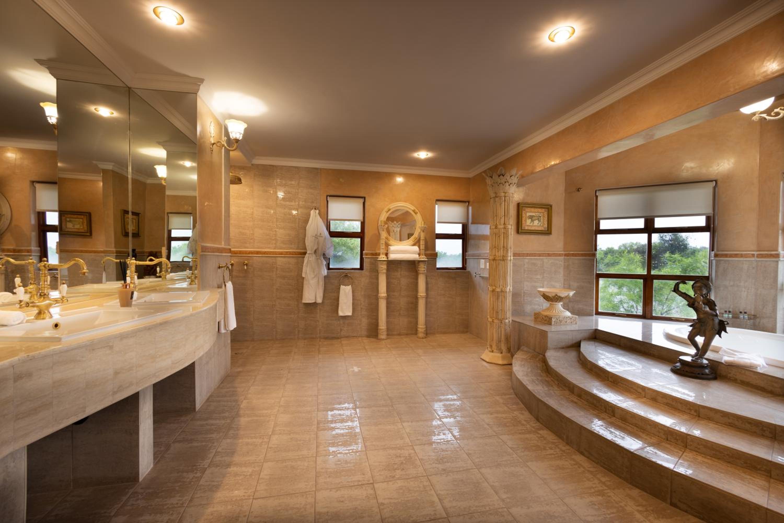 Deluxe Suite - Photo 2