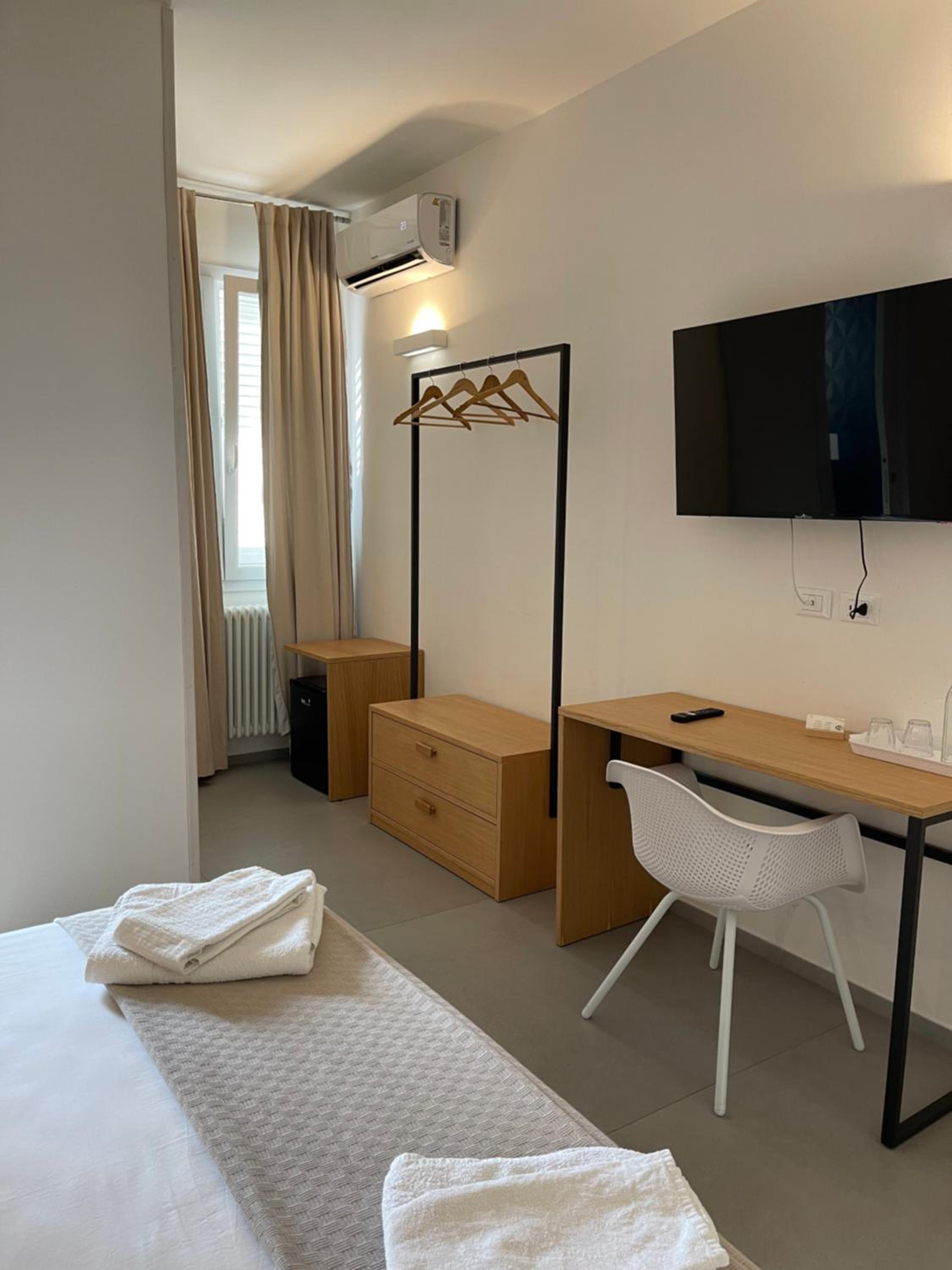 Double Room - Photo 2
