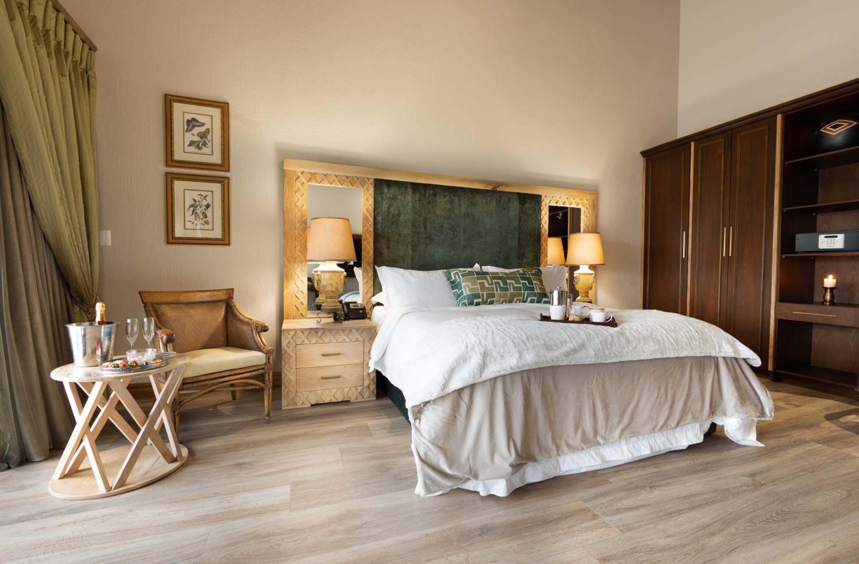 Deluxe Suite - Photo 5