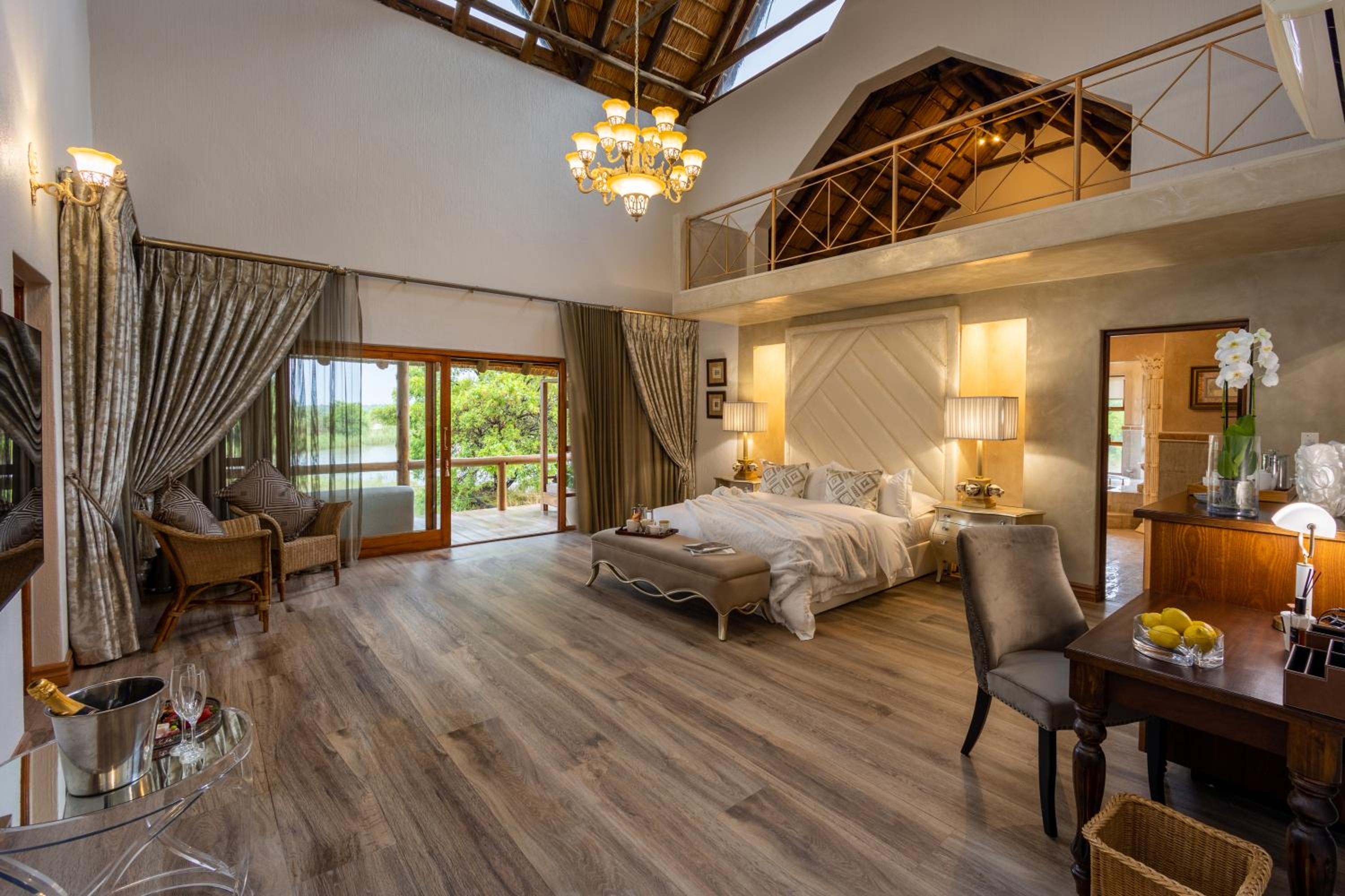 Deluxe Suite - Photo 1