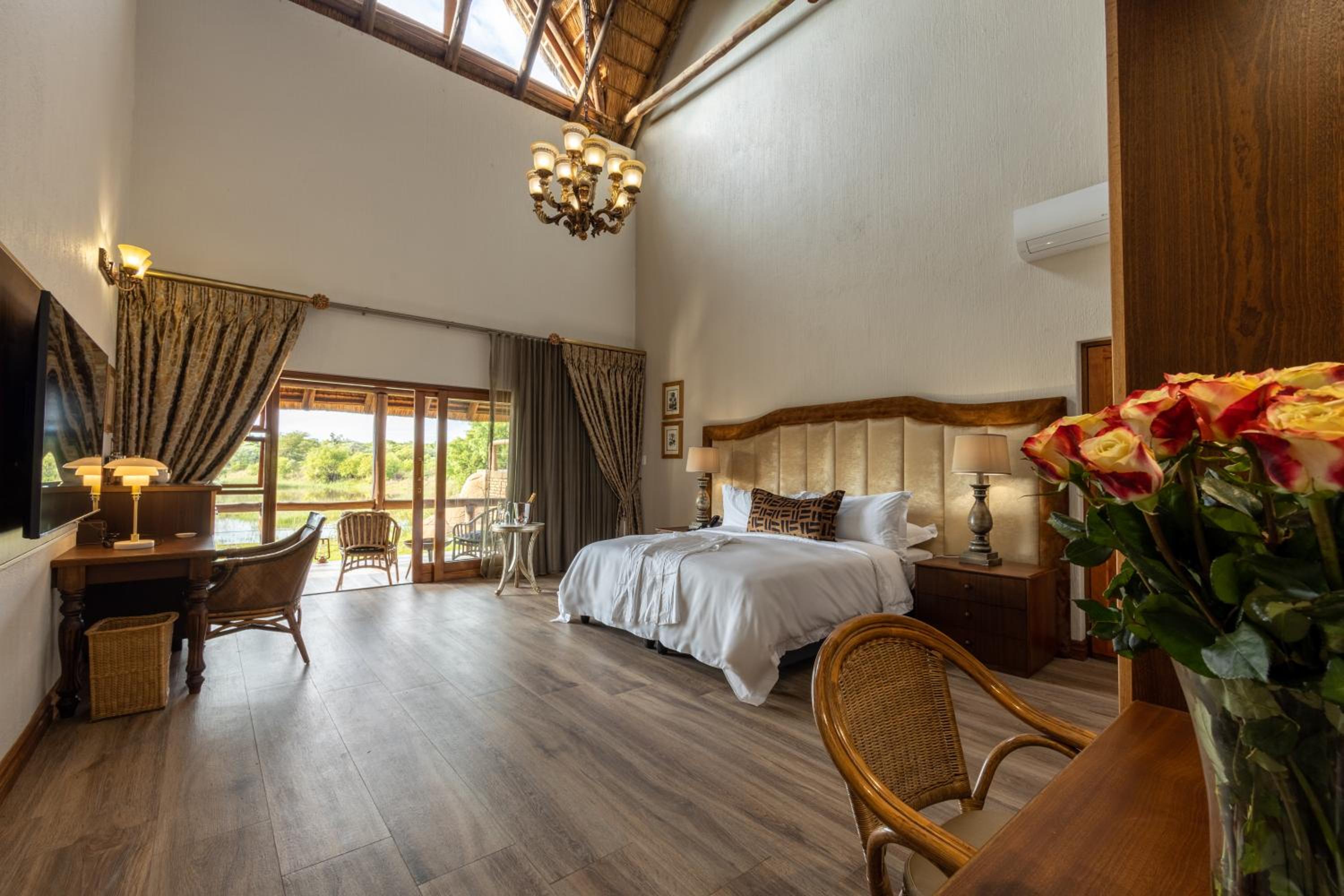 Deluxe Suite - Photo 13