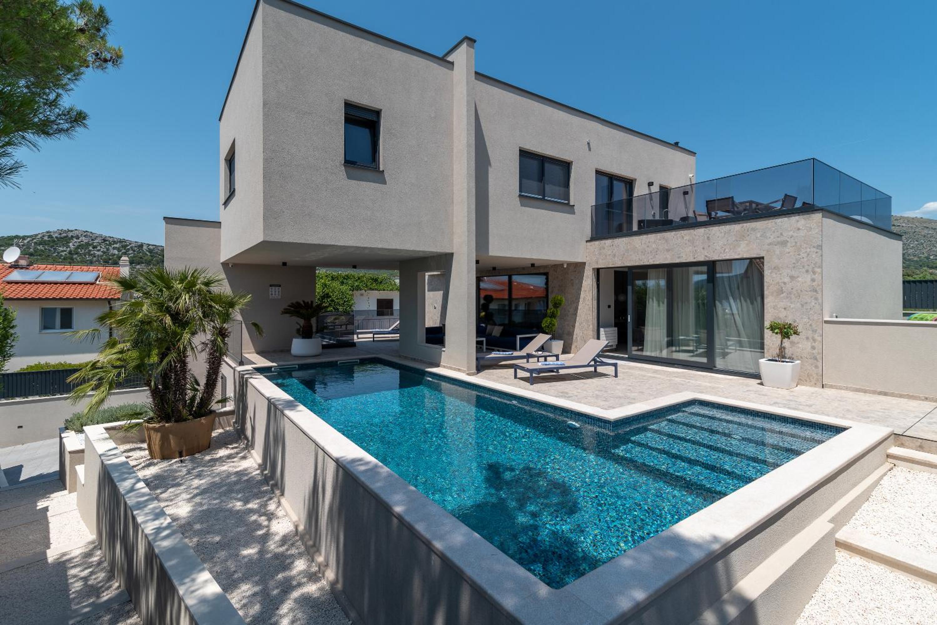 Three-Bedroom Villa photo 2