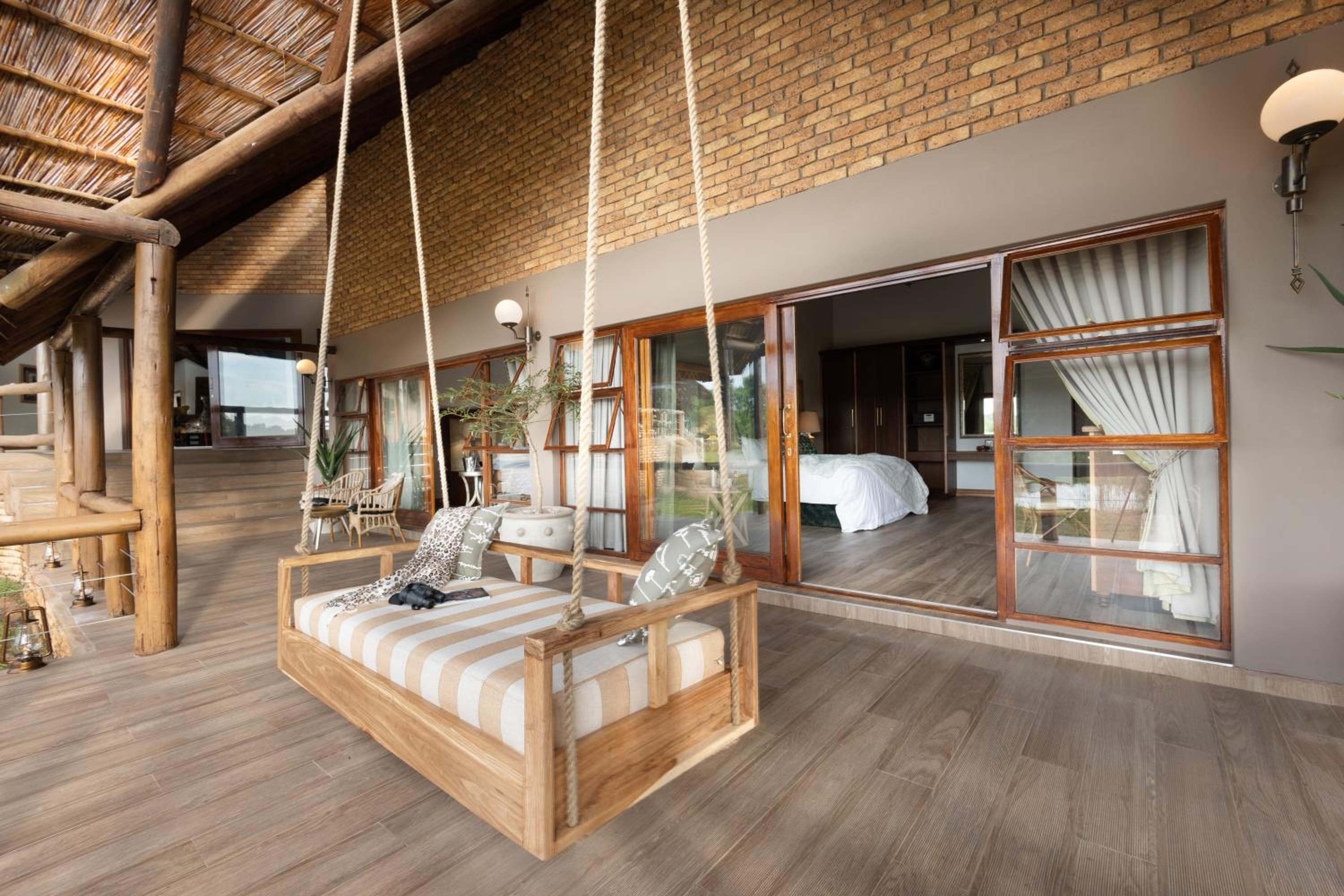Deluxe Suite - Photo 11