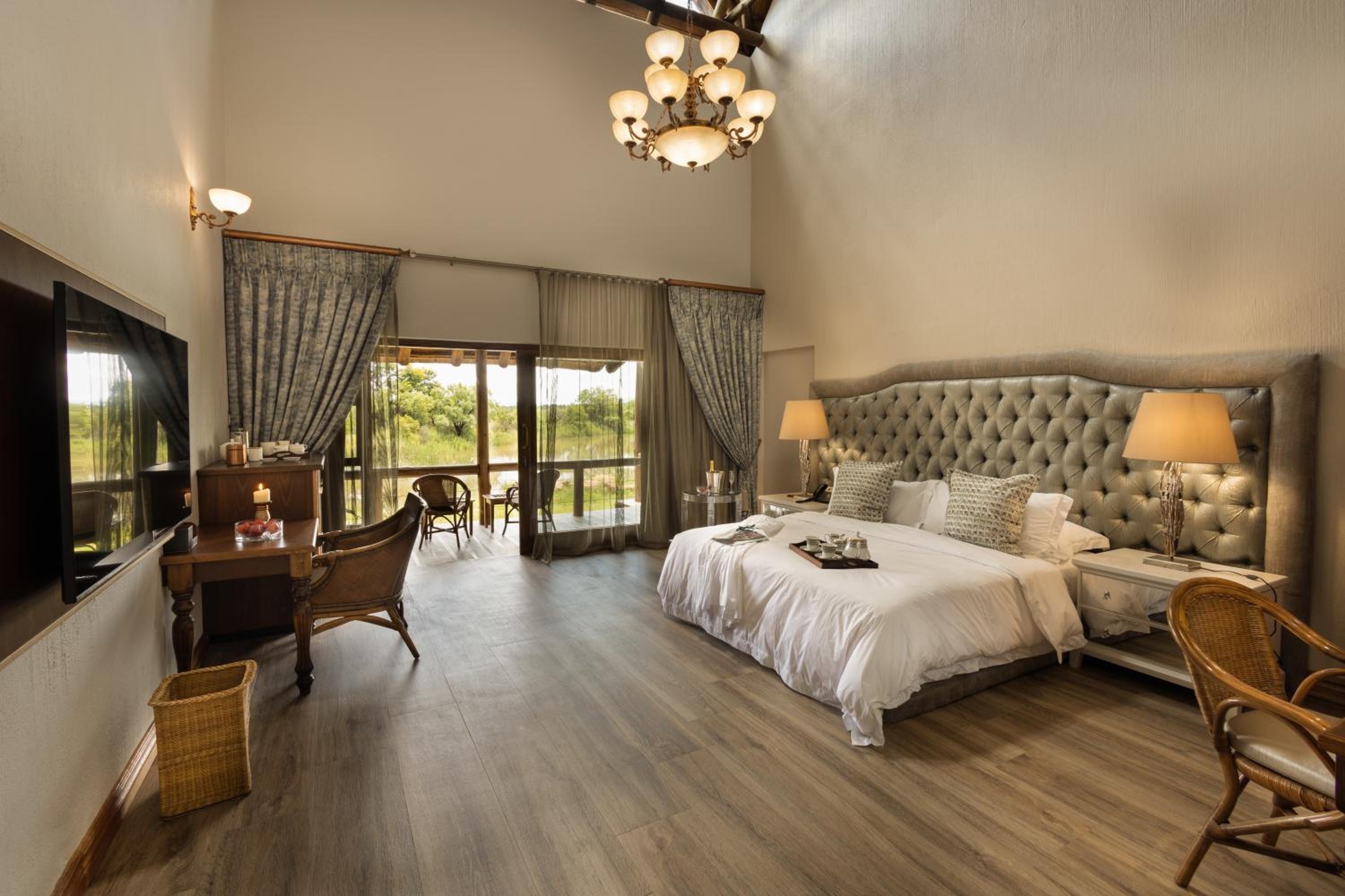 Deluxe Suite - Photo 8