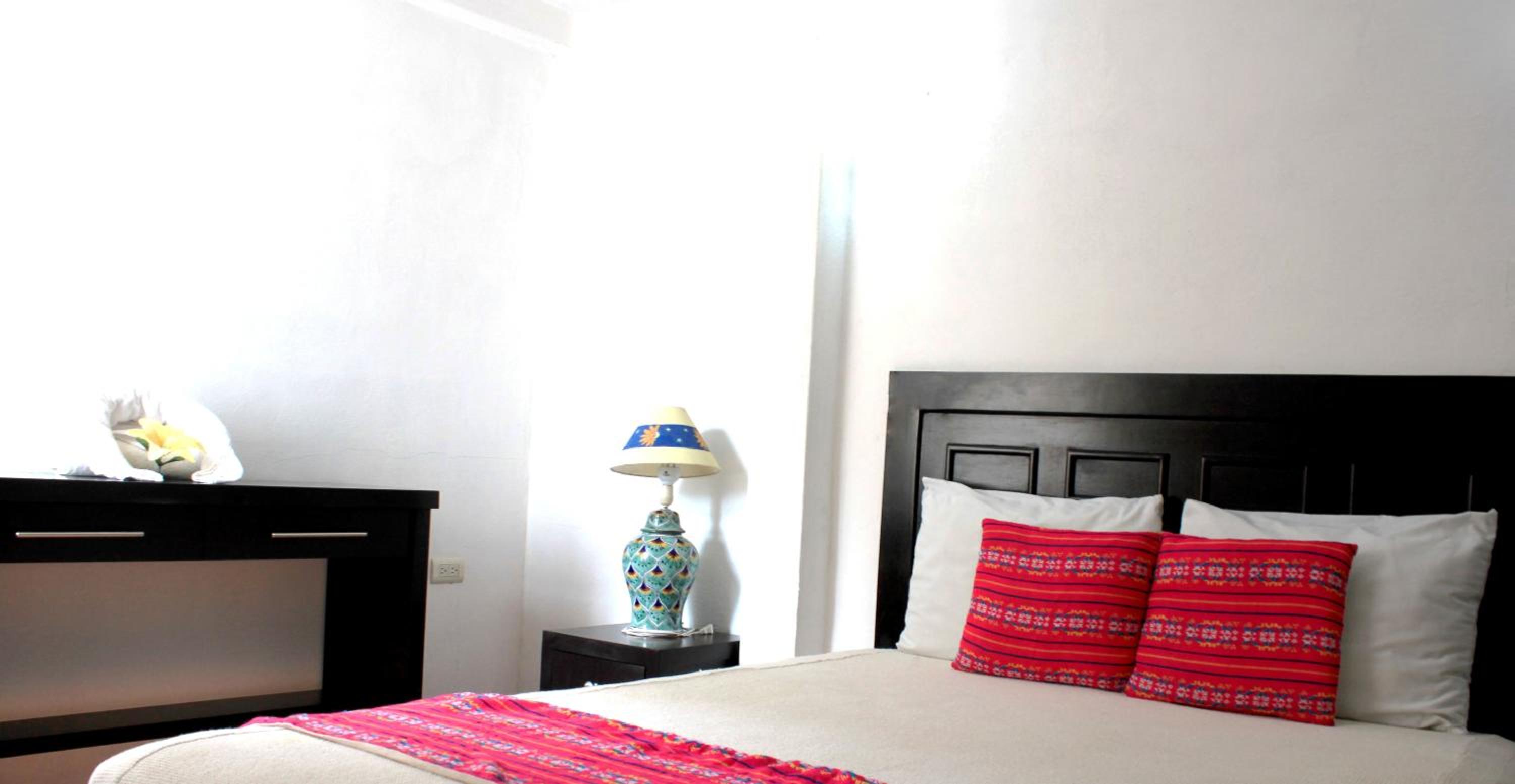 1 Bedroom grand suite with balcony - Photo 2