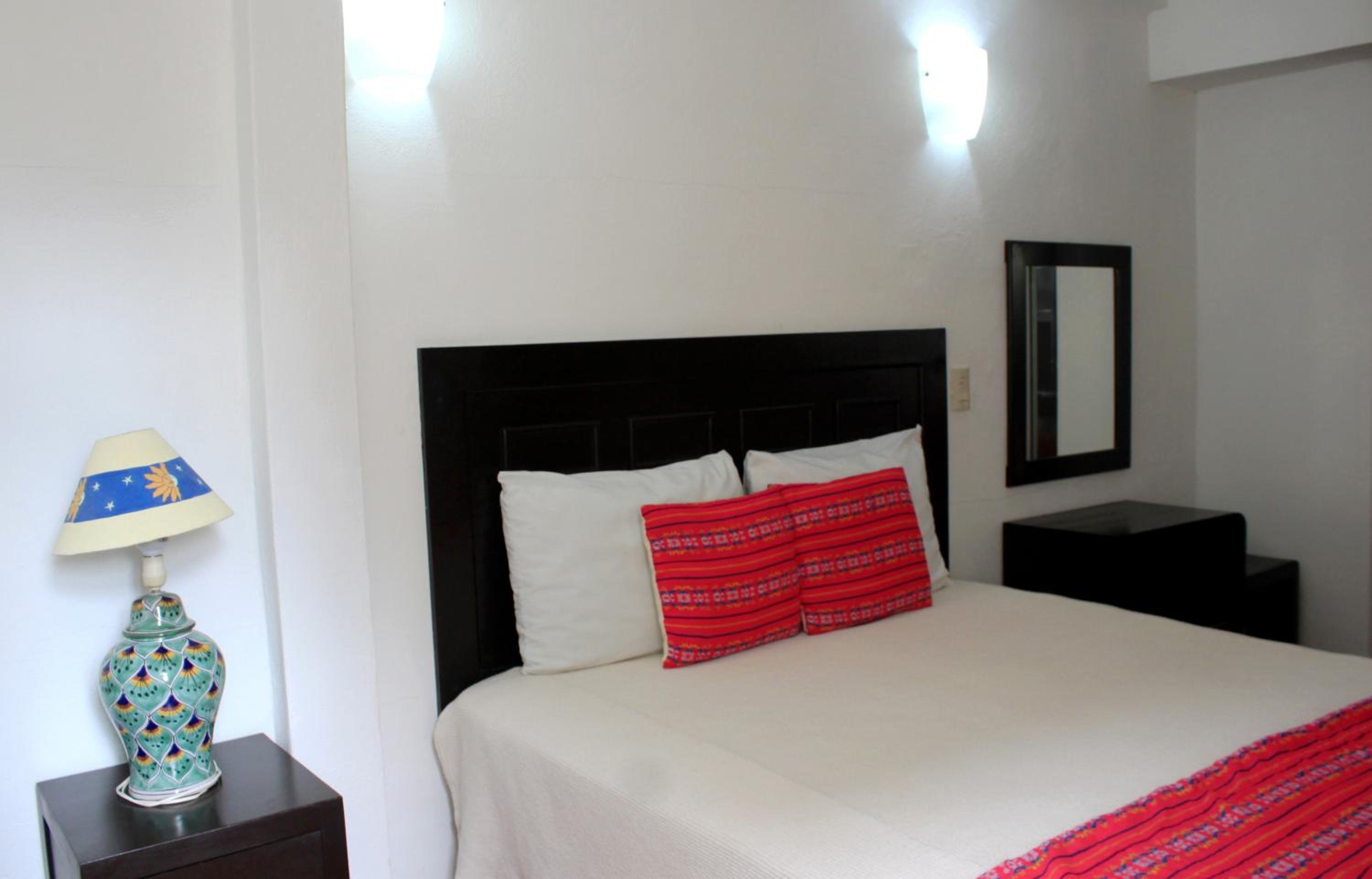 1 Bedroom grand suite with balcony - Photo 3
