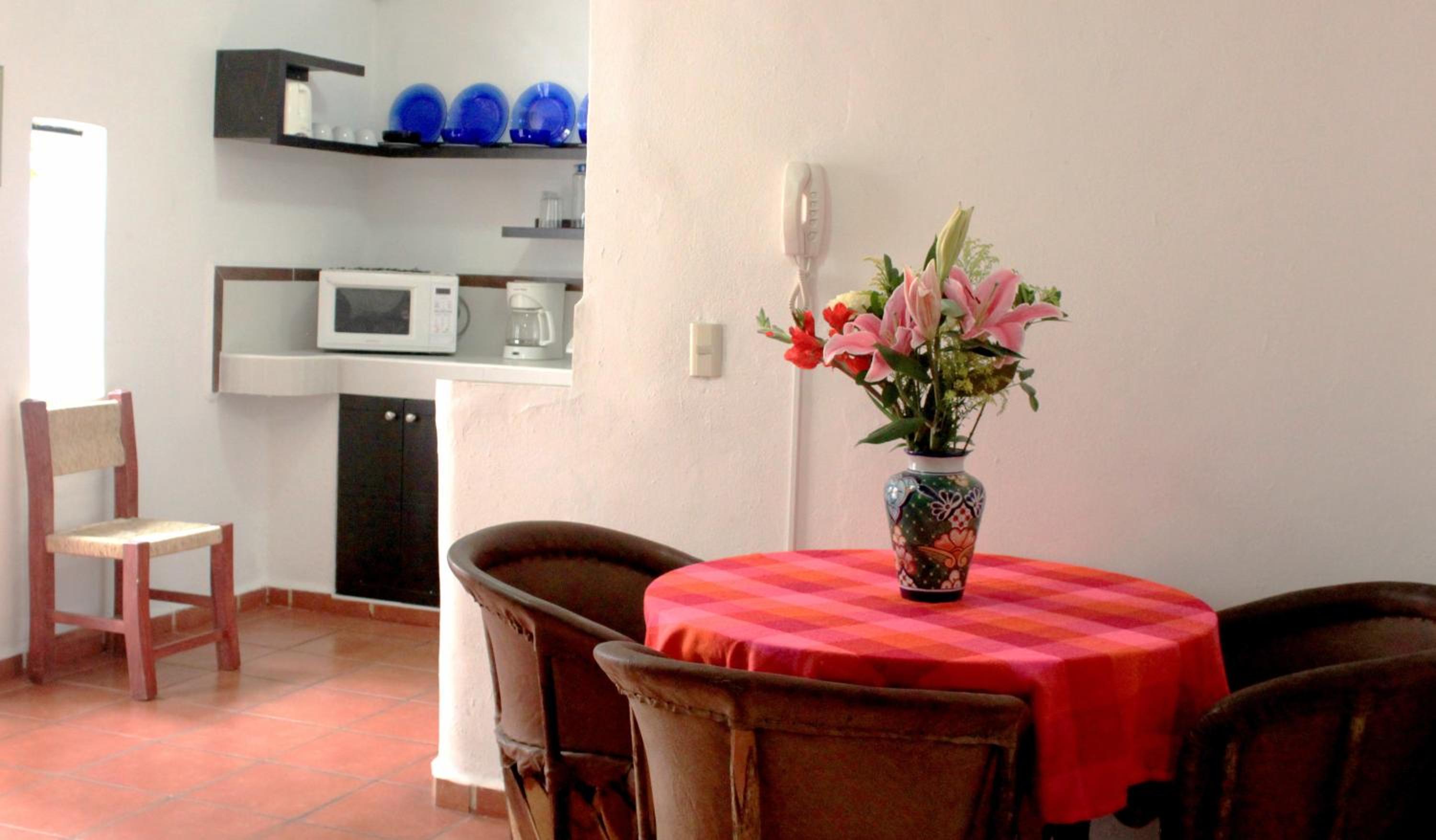 1 Bedroom grand suite with balcony - Photo 7