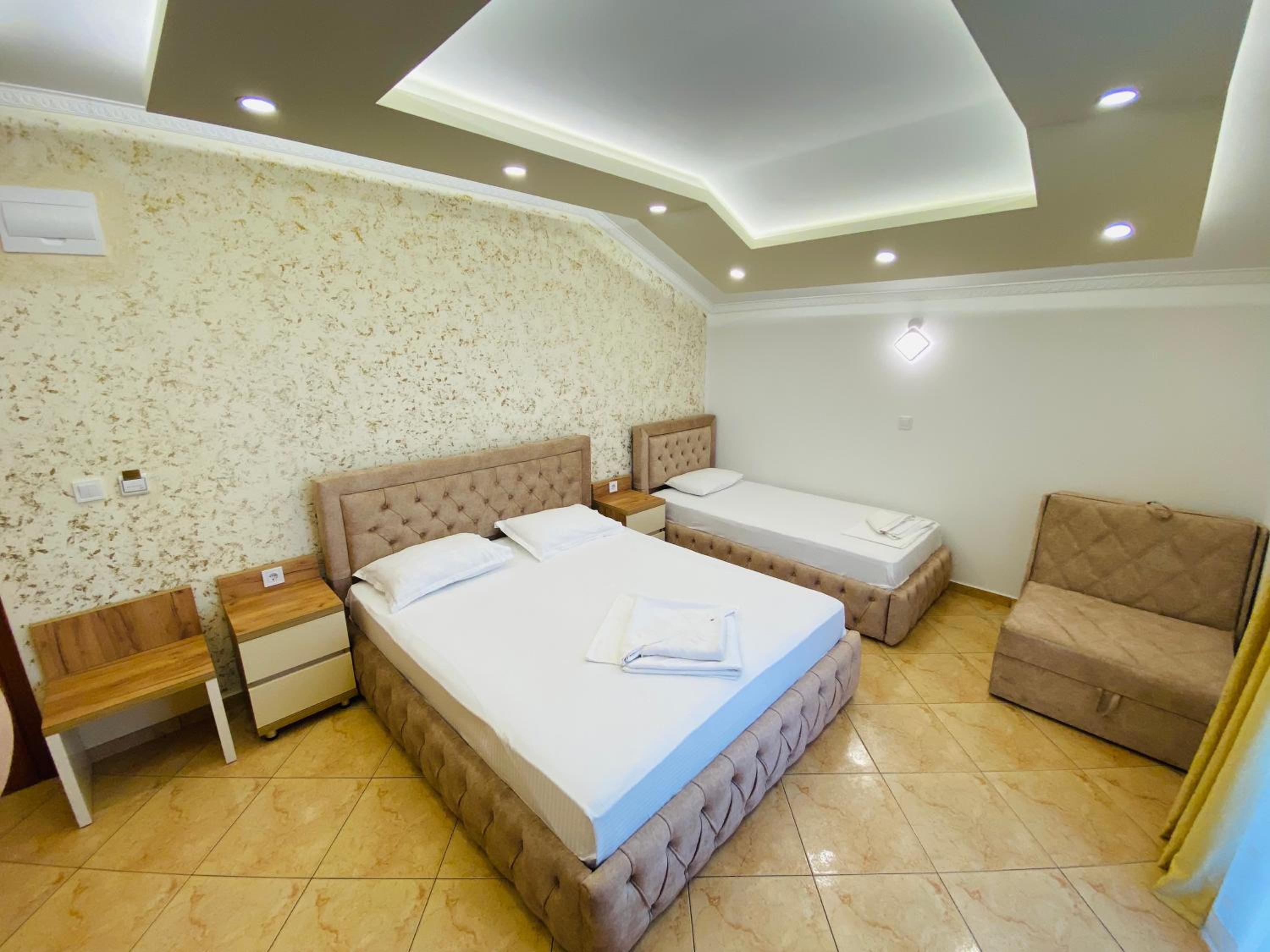 Studio with Balcony (4 Adults) with Free Parking and Wi-Fi