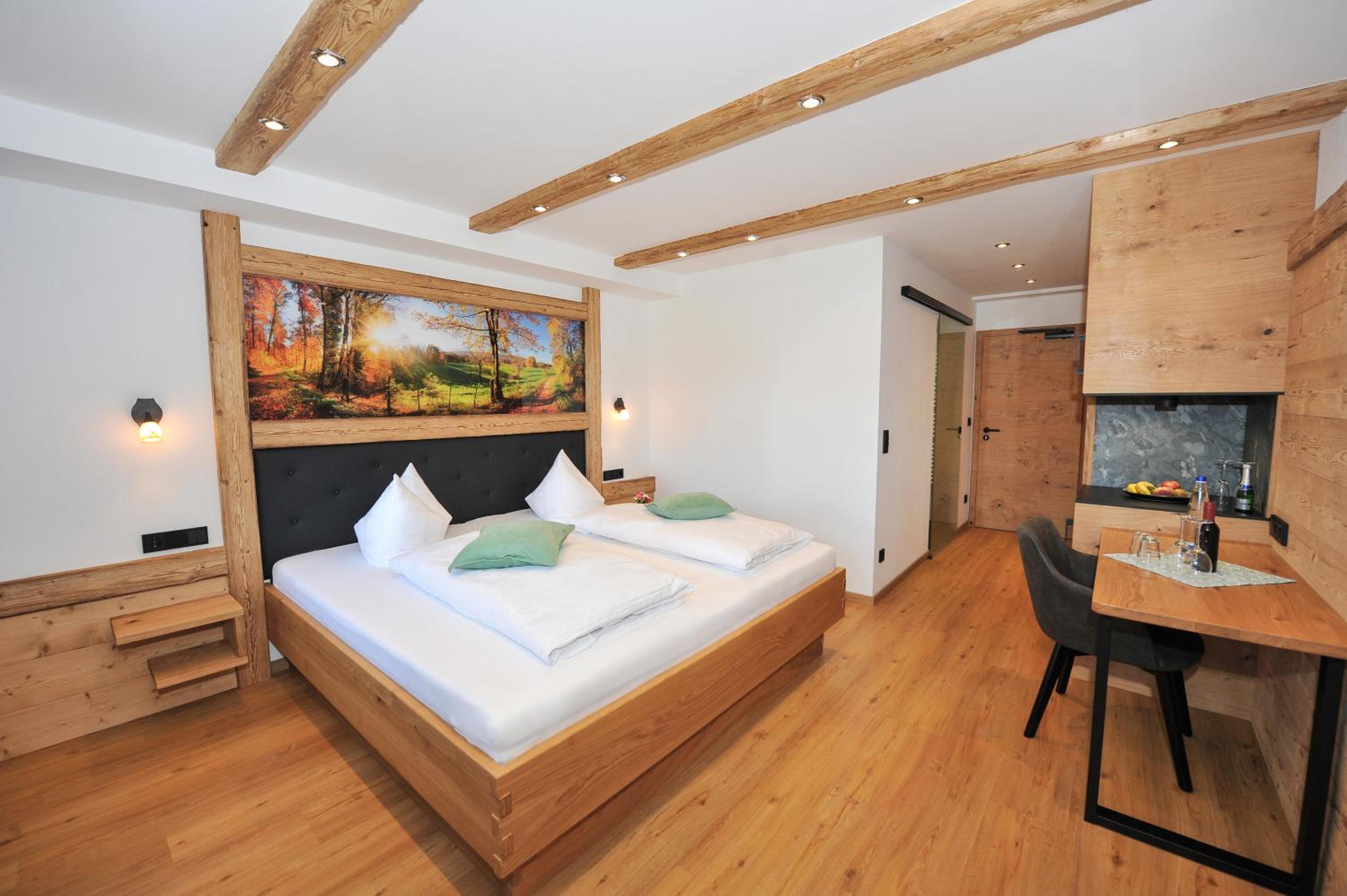 Deluxe Double Room with Balcony photo 1