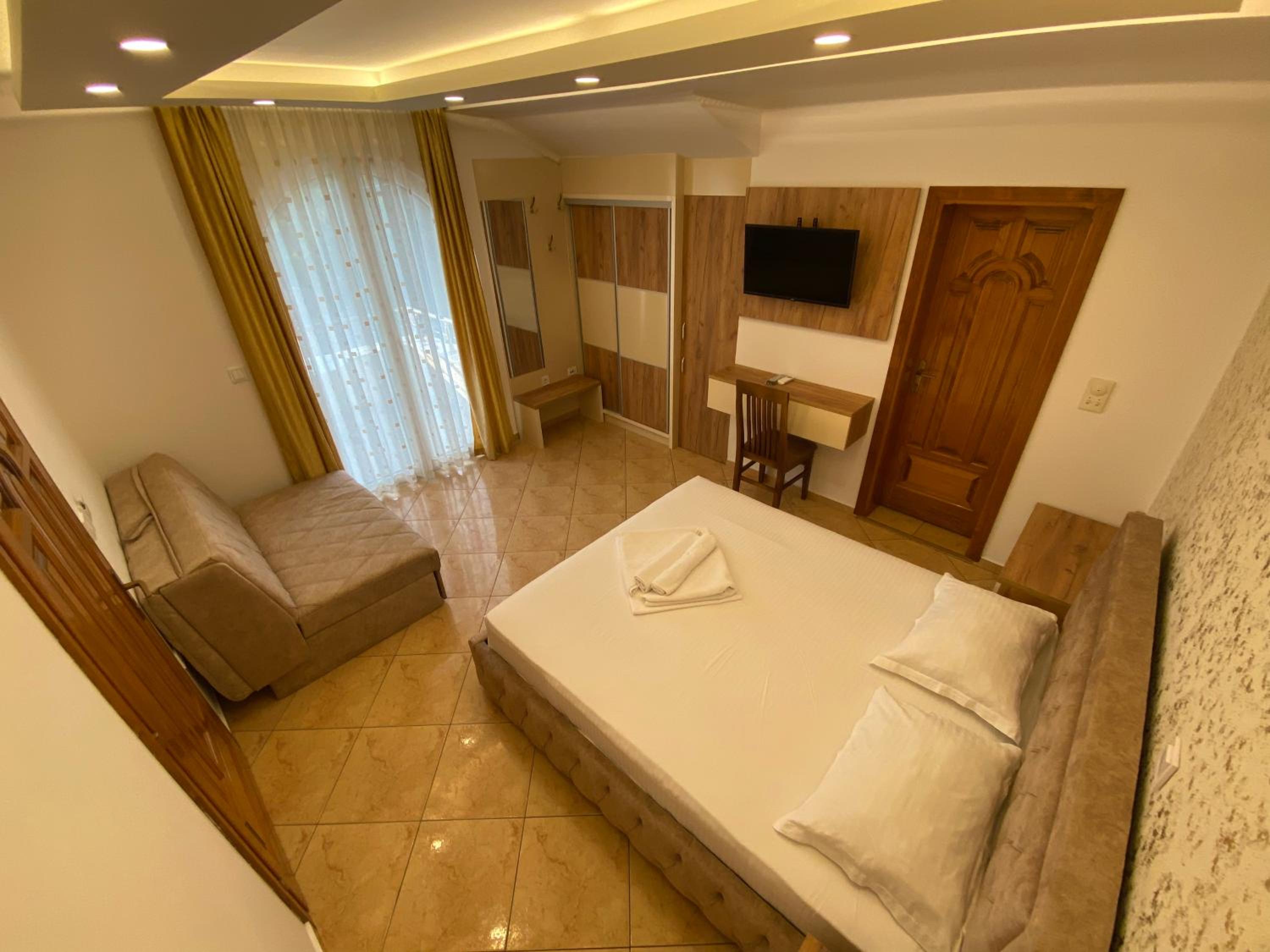 Studio with Balcony (3 Adults)  with Free Parking and Wi-Fi
