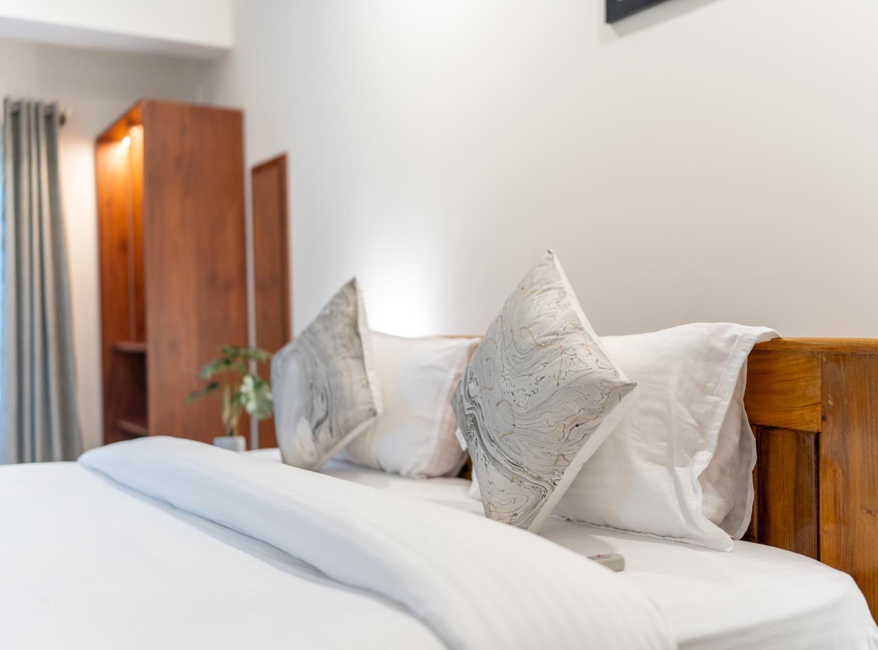 Deluxe Double Room (2 Adults + 1 Child)