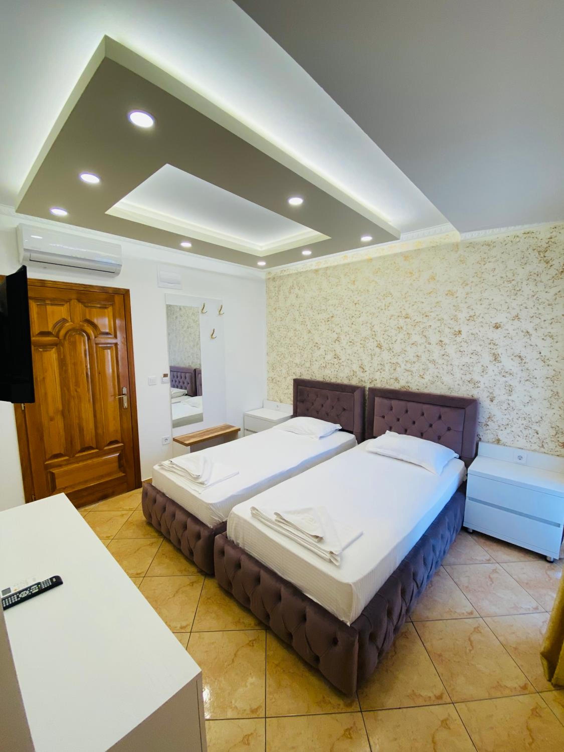 Two-Bedroom Apartment (4 Adults)  with Free Parking and Wi-Fi