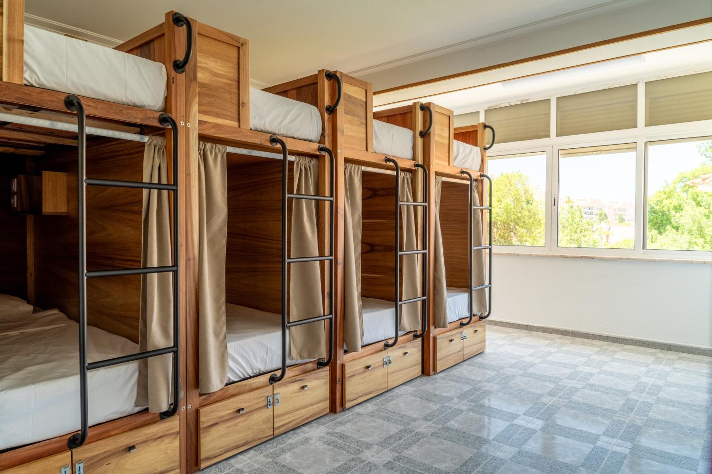 Bed in 8-Bed Mixed Dormitory Room photo 2