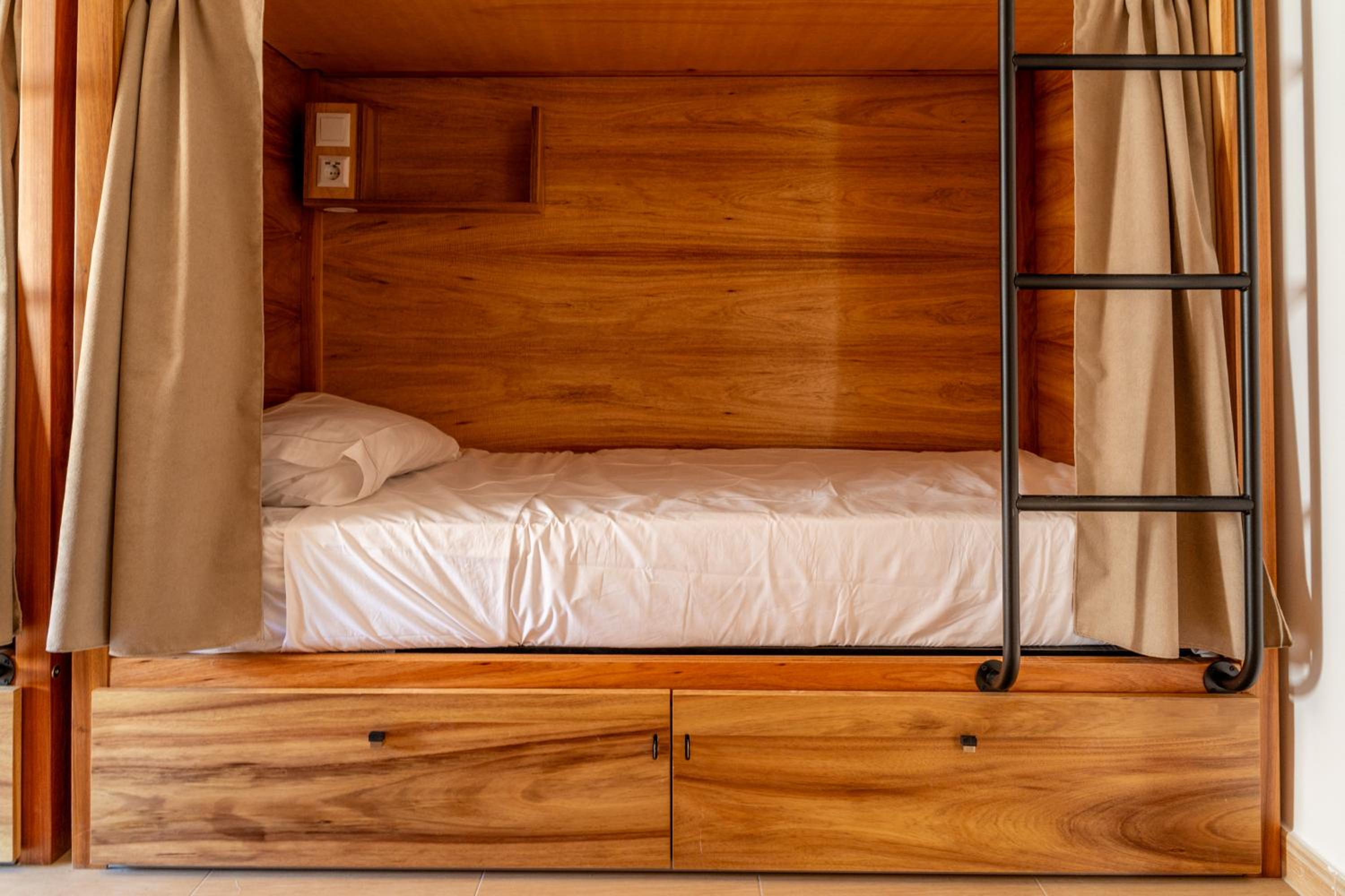 Bed in 6-Bed Dormitory Room photo 1