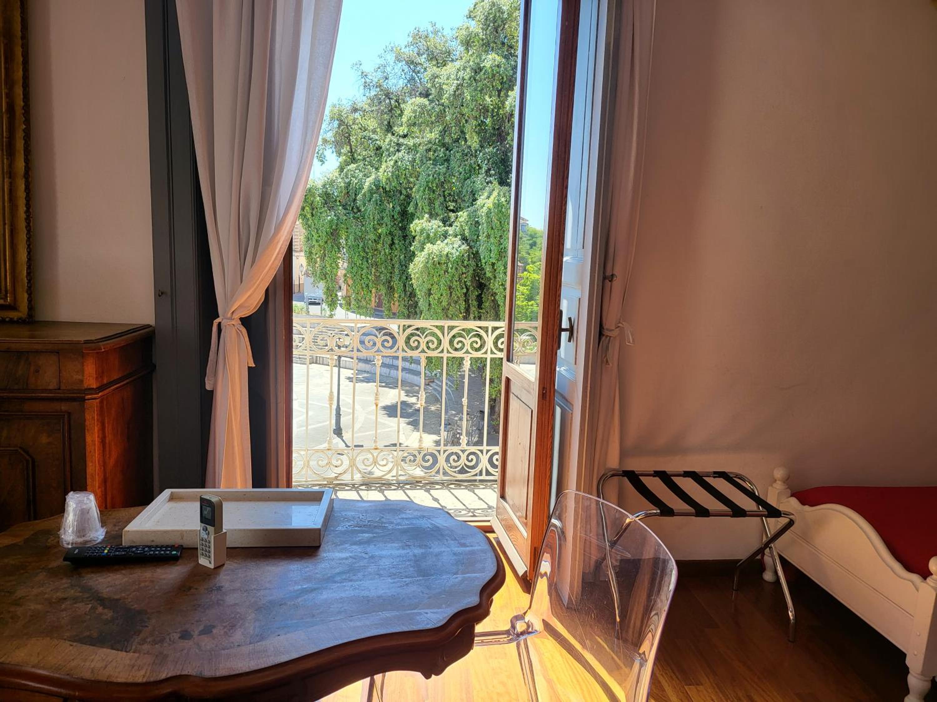 Deluxe Room (2 Adults + 1 Child) photo 2