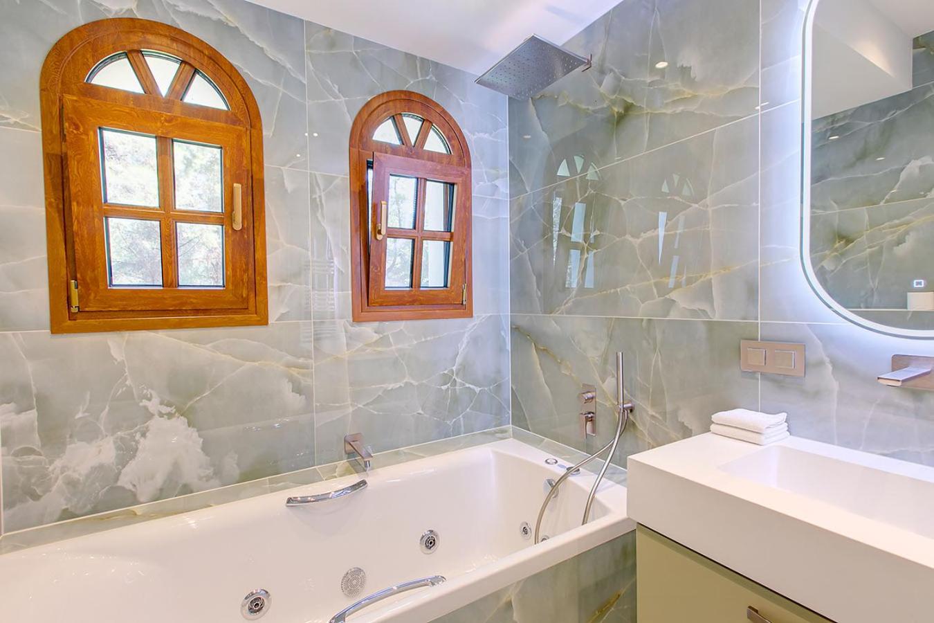 Three-Bedroom Villa photo 3