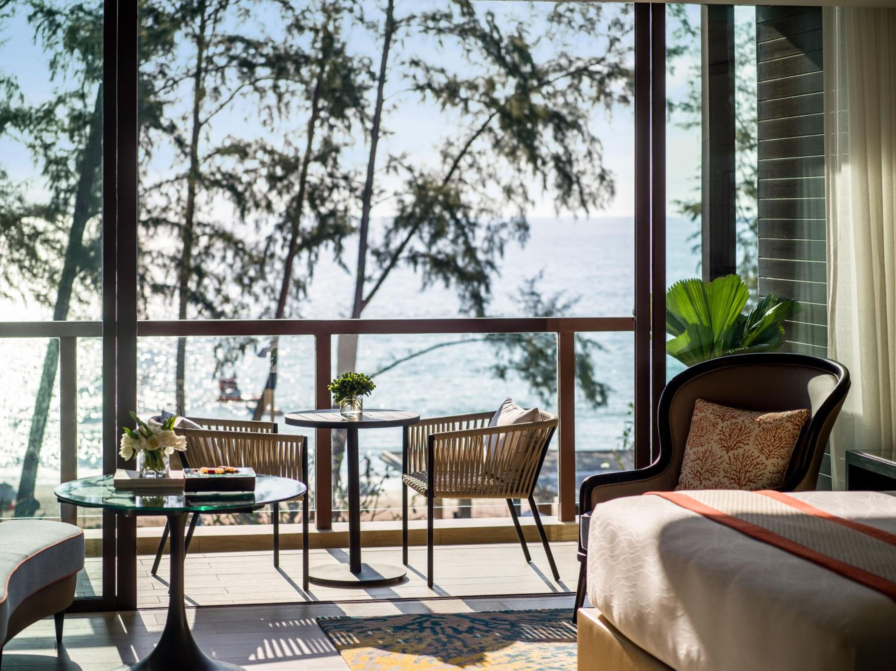 Premium King Room with Ocean View and Club Lounge Access - Photo 6