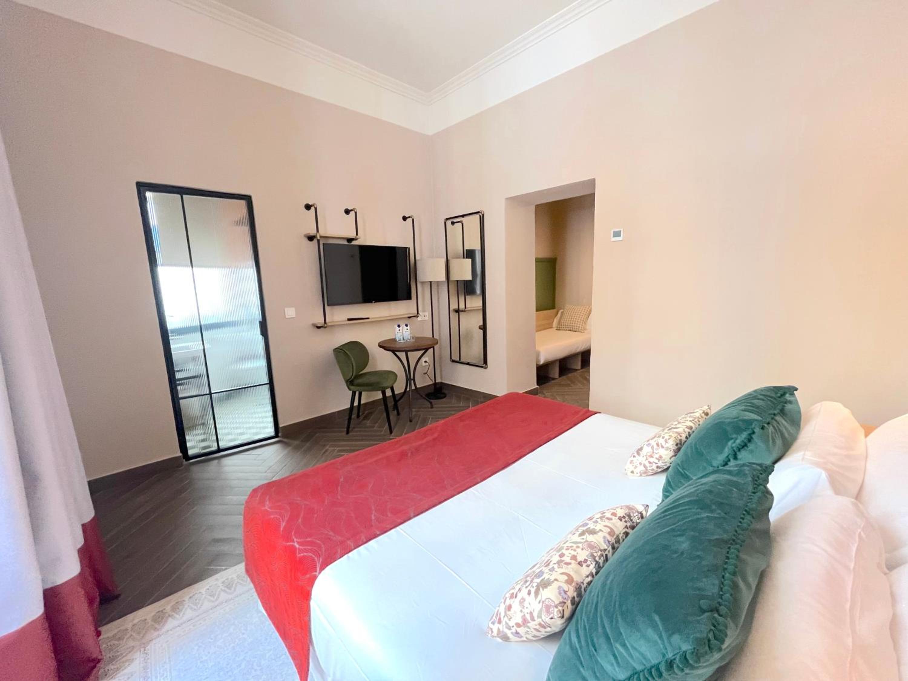 Deluxe Double or Twin Room - Photo 4