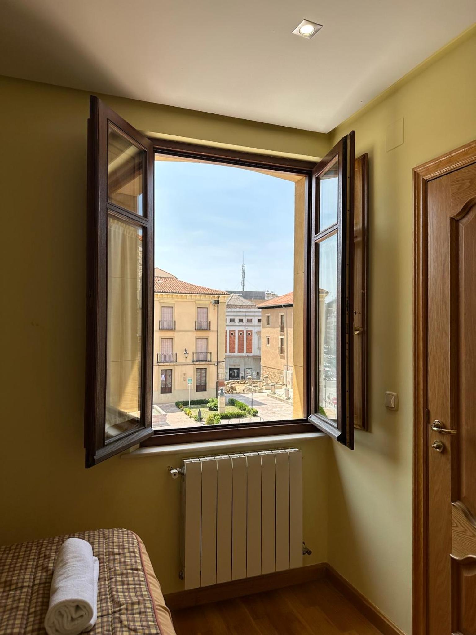 Standard Double or Twin Room photo 3