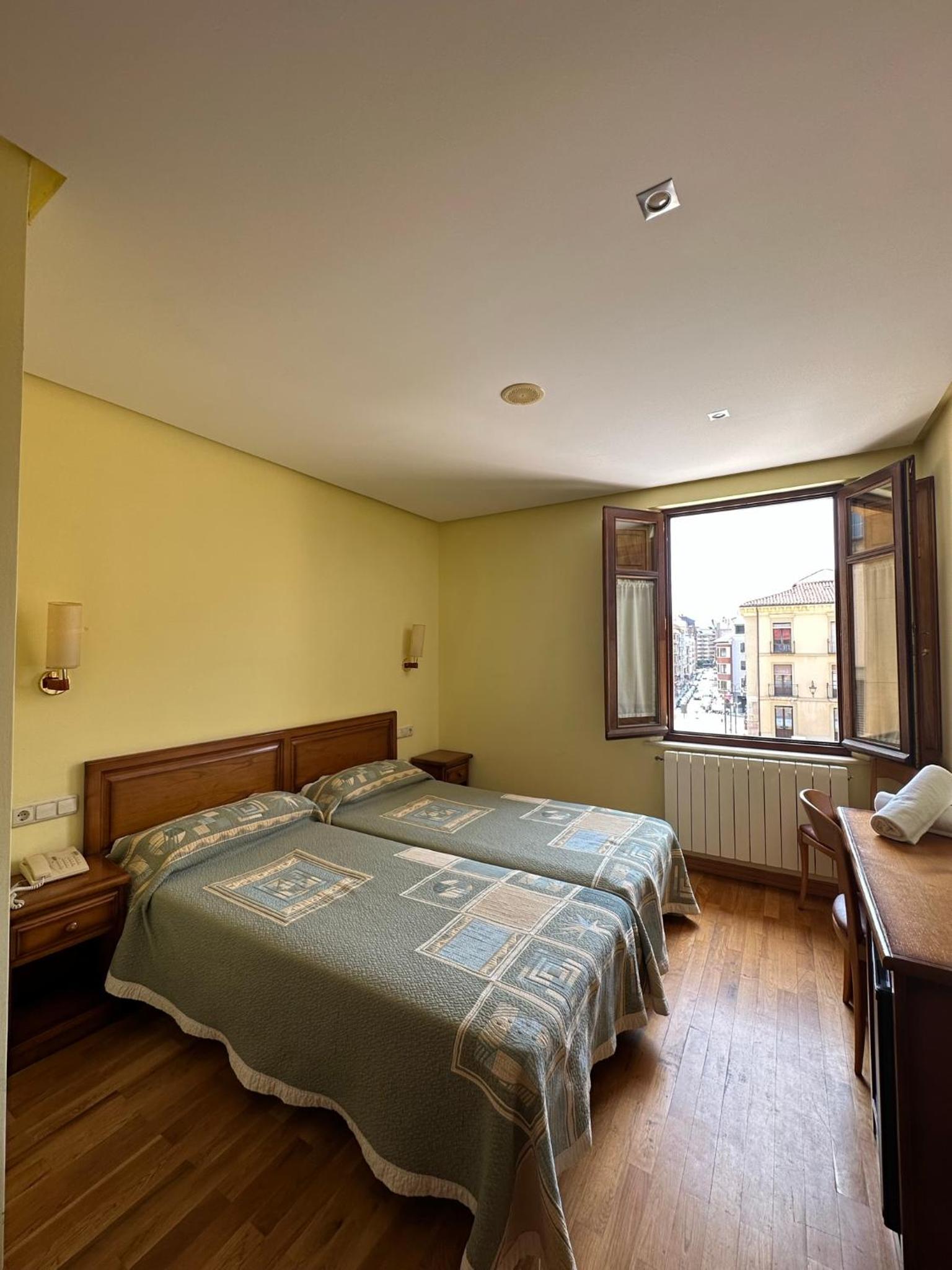 Habitación Doble Estándar o con Dos Camas Individuales.