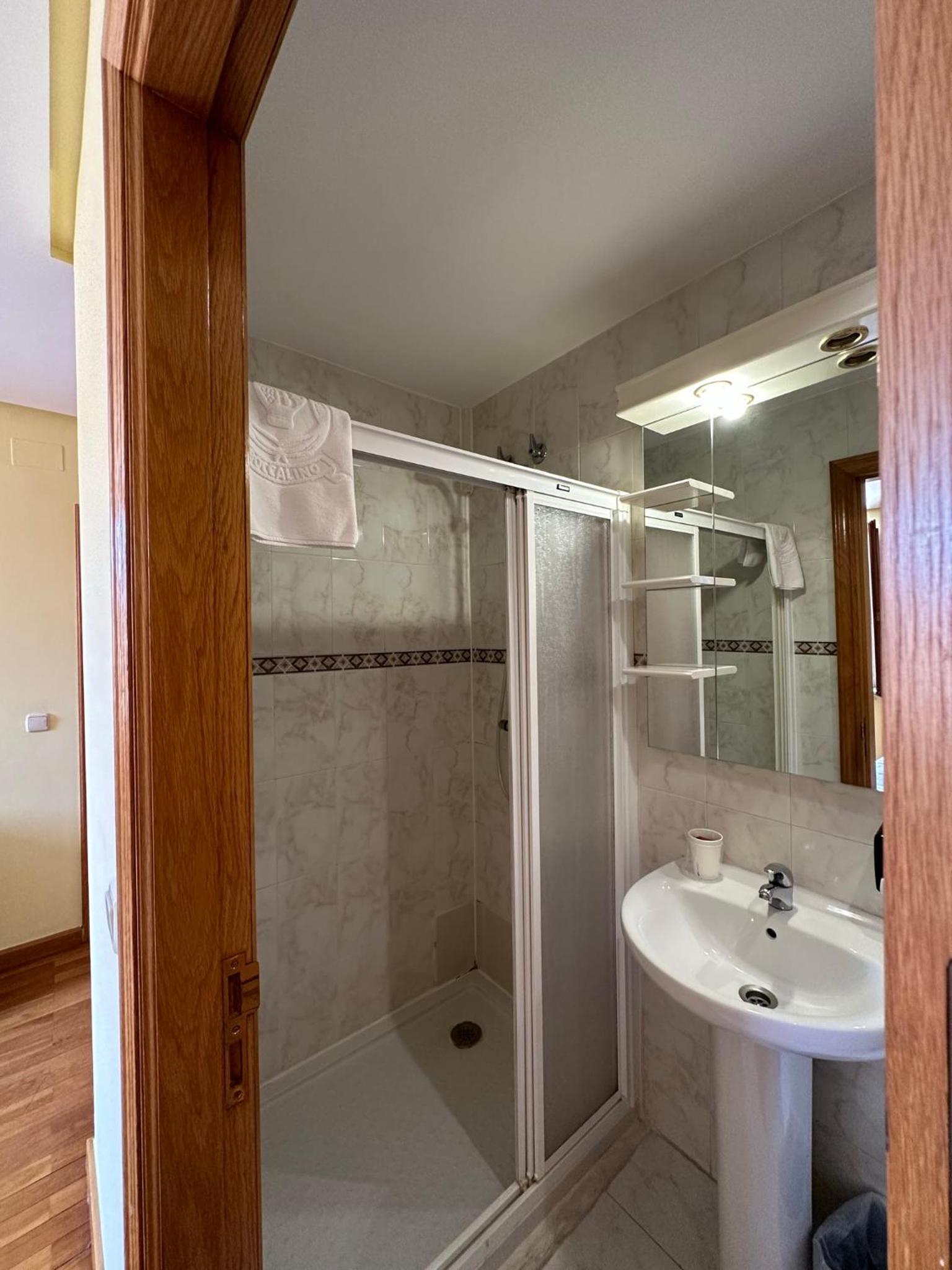 Standard Double or Twin Room photo 2