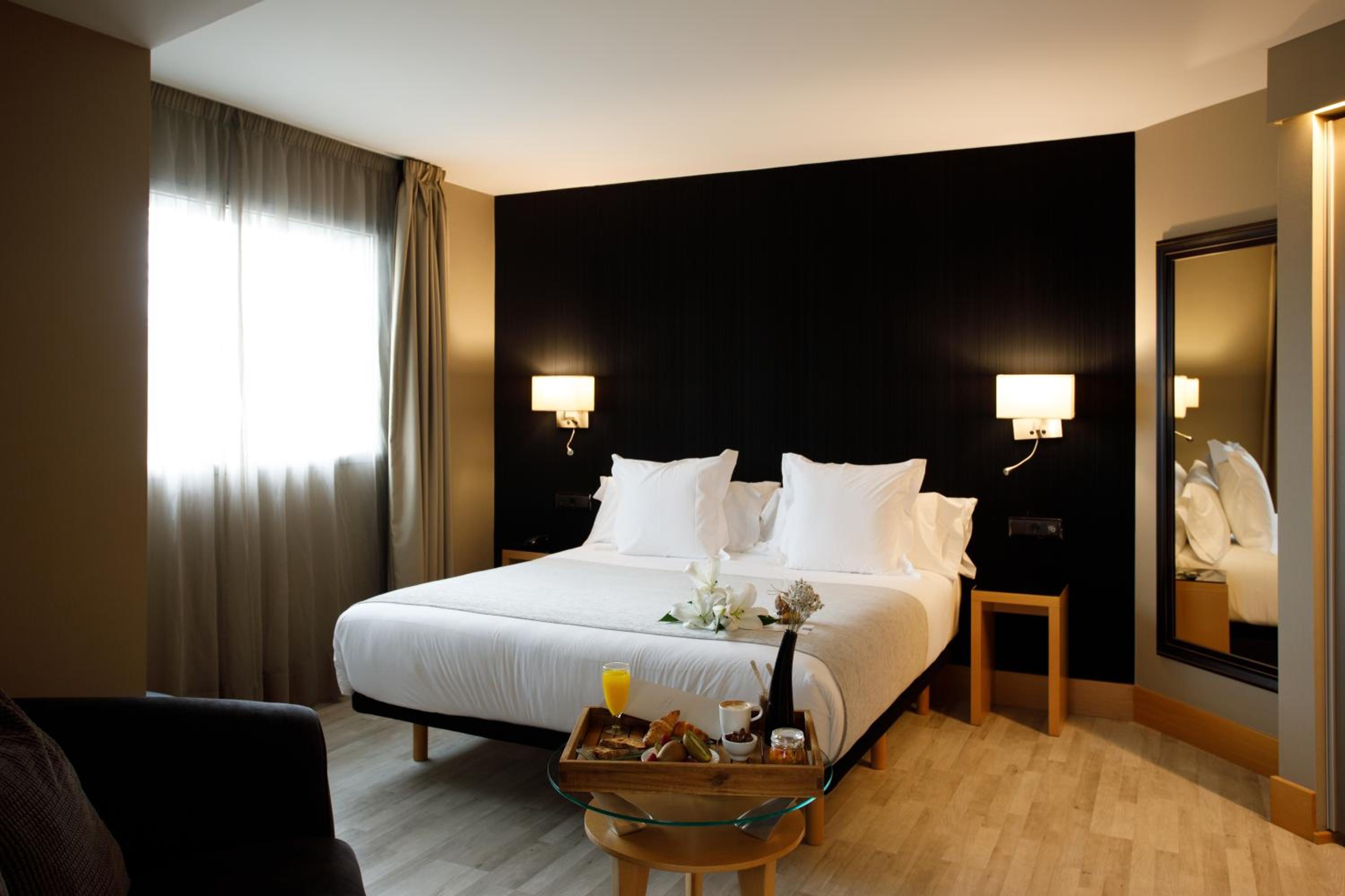 Junior Suite (2 Adults) - Photo 1