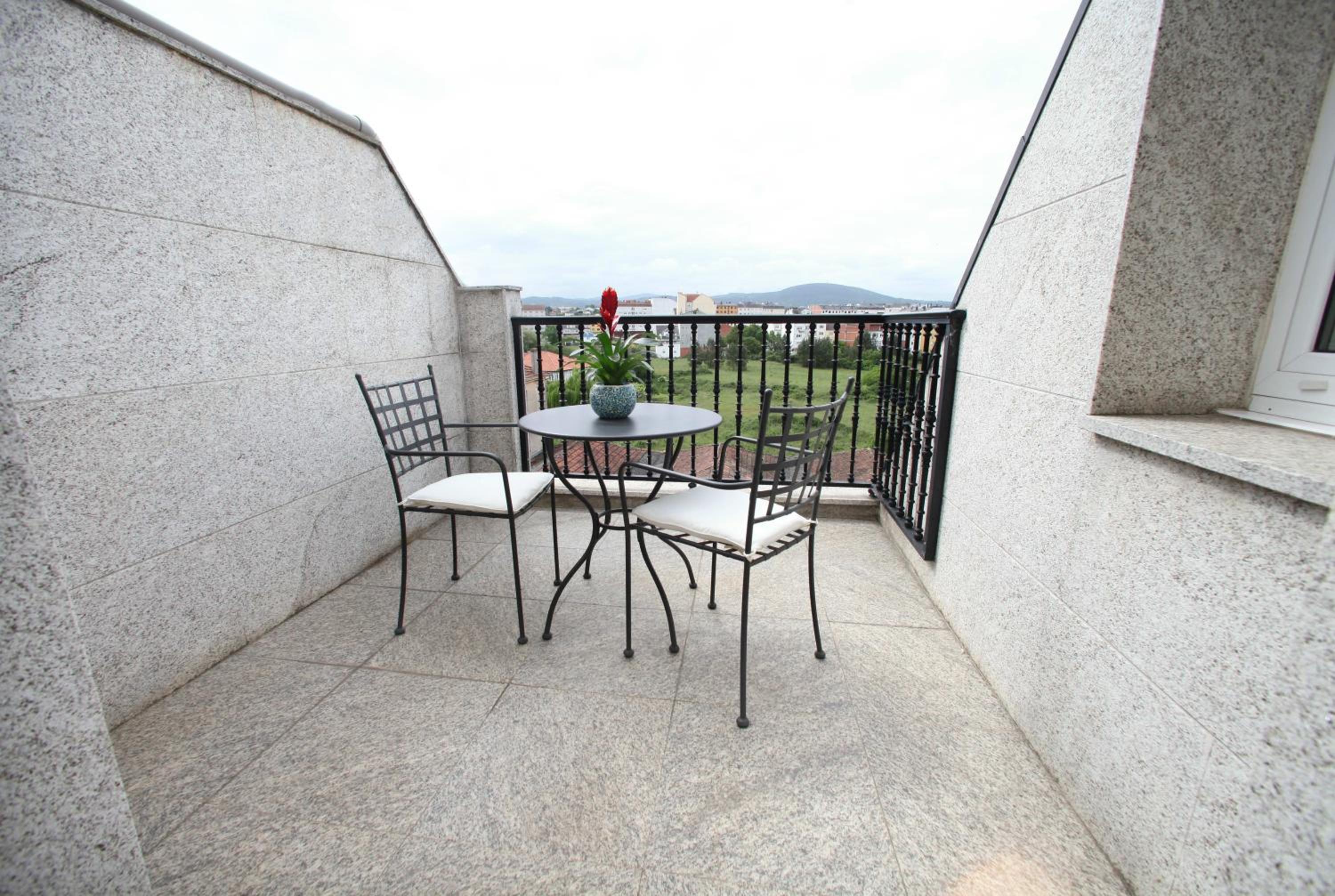 Deluxe Double Room with Balcony photo 3