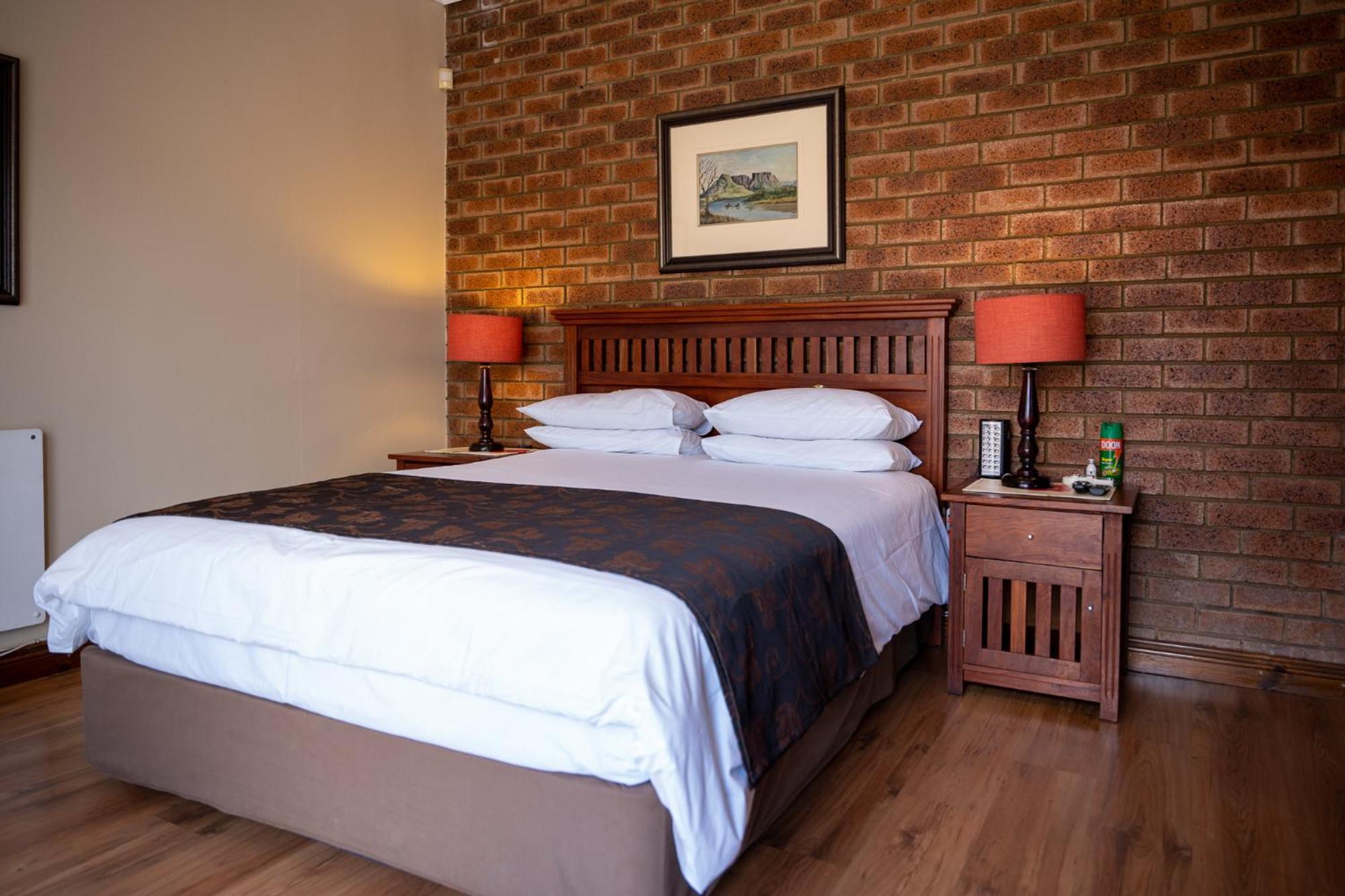 Deluxe Double Room with Bath - Photo 2