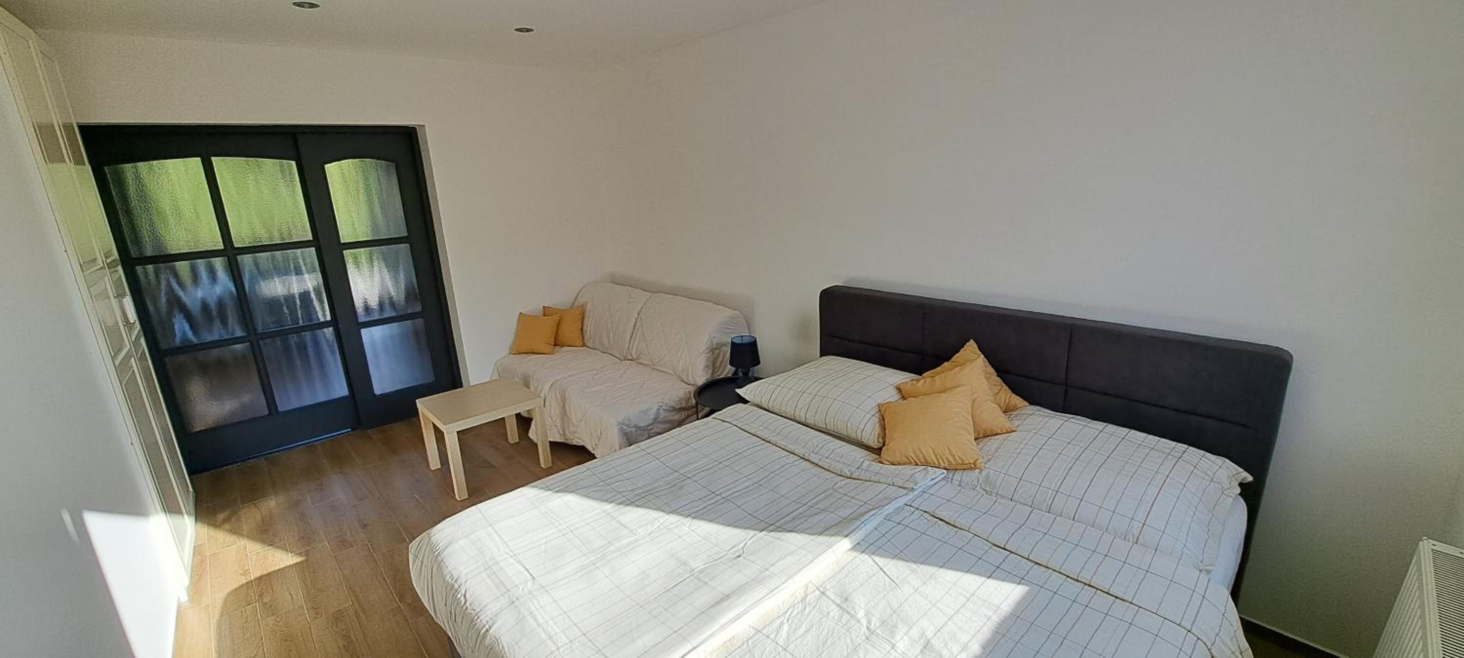 One-Bedroom Apartment photo 1