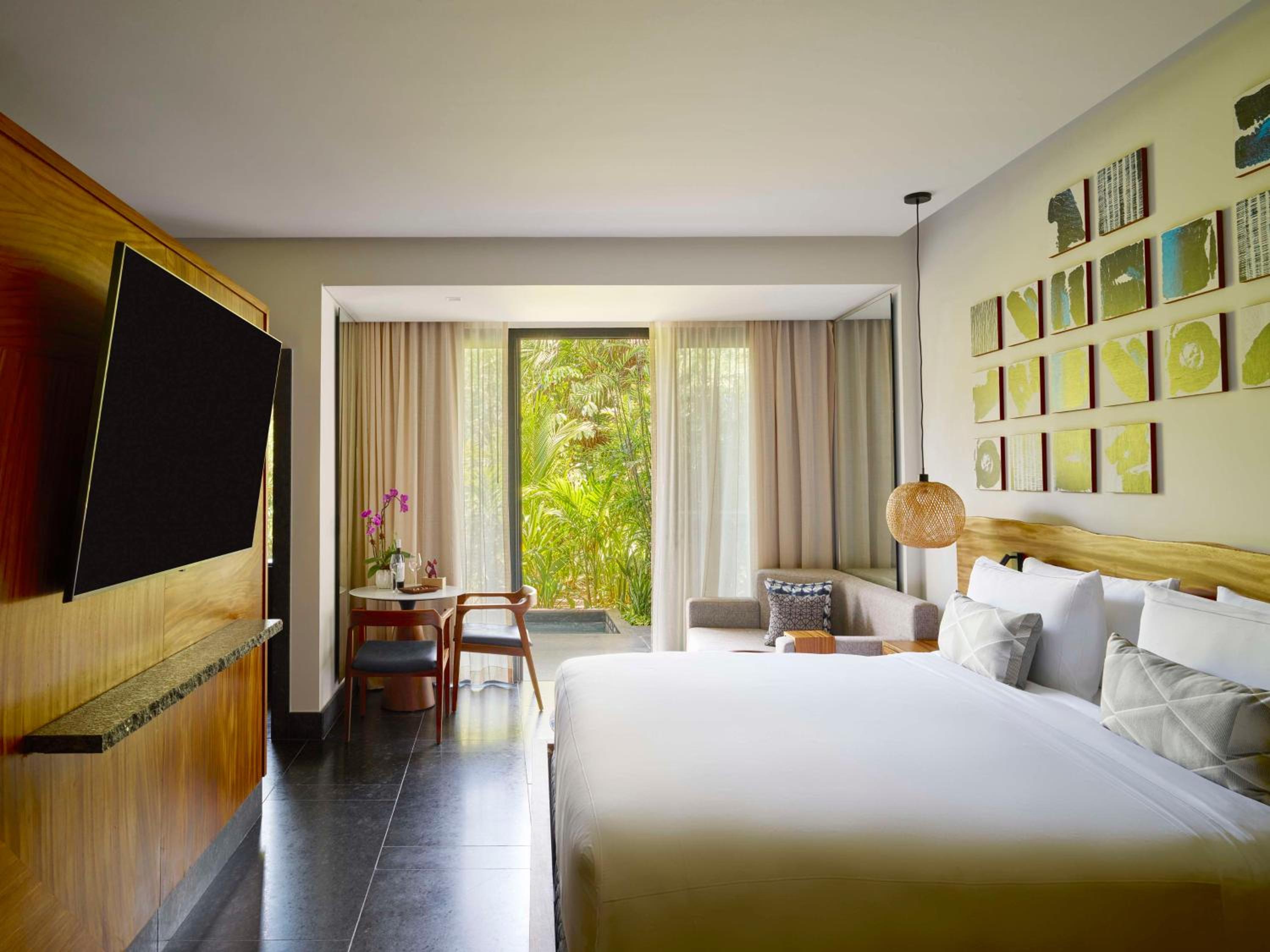 King Suite with Tropical View - Photo 1