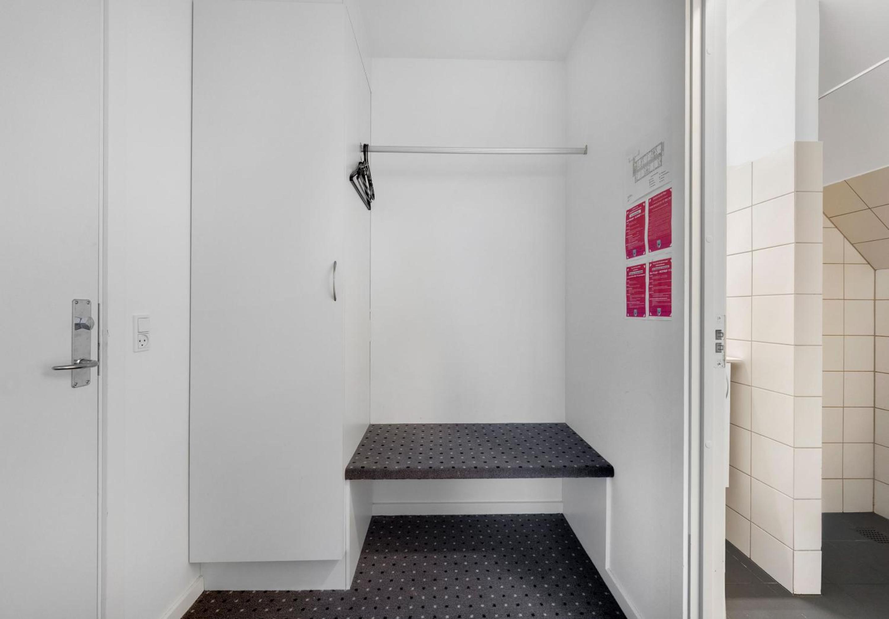 Standard Double Room - Photo 8