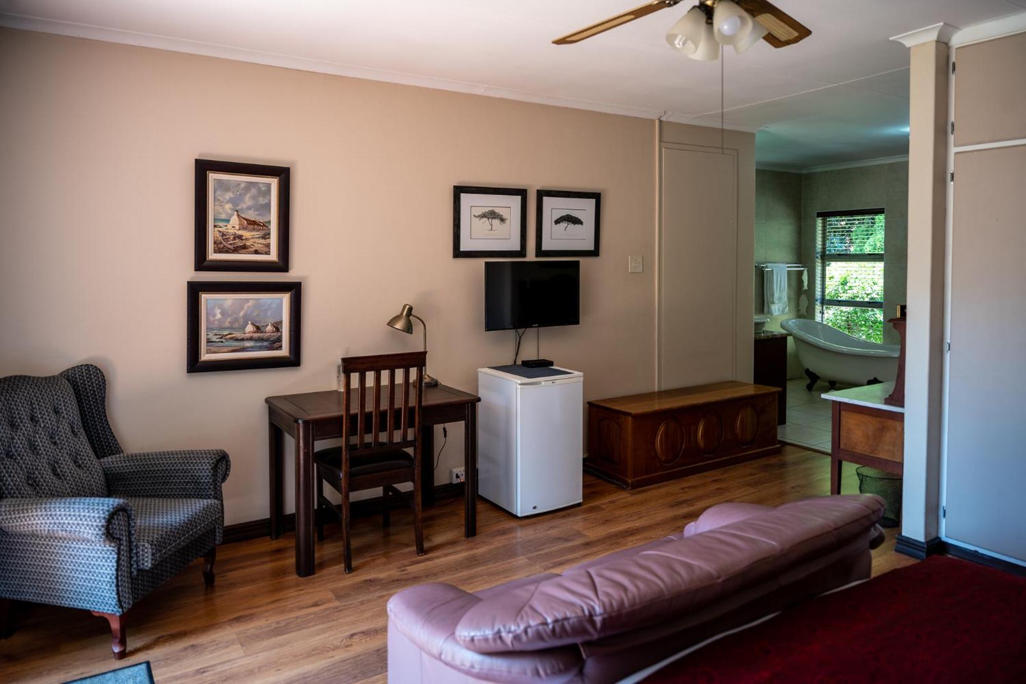 Deluxe Double or Twin Room with Pool View - Photo 1