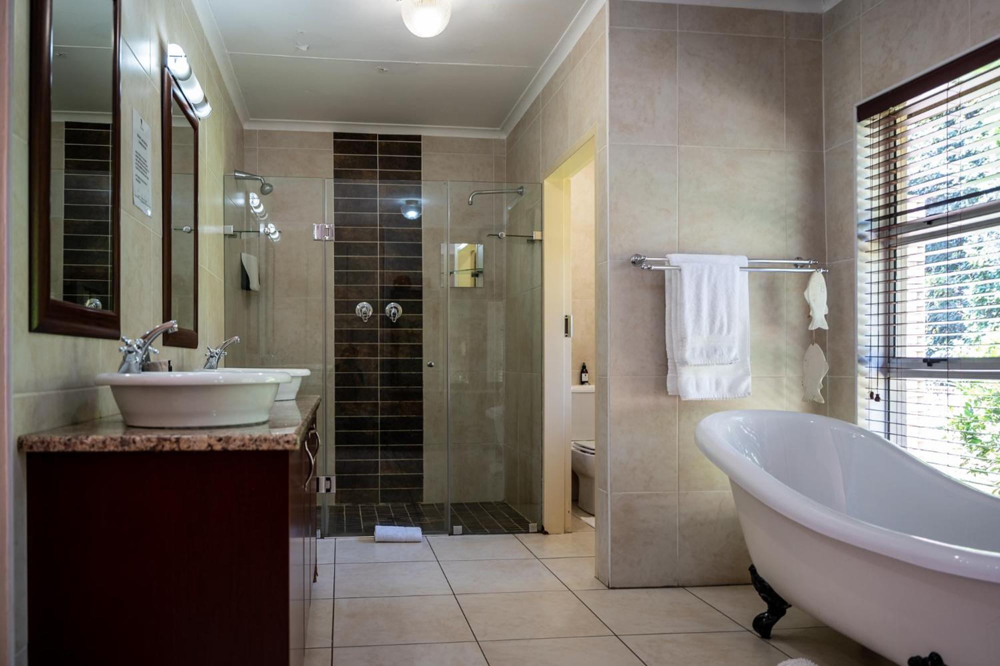 Deluxe Double or Twin Room with Pool View - Photo 5