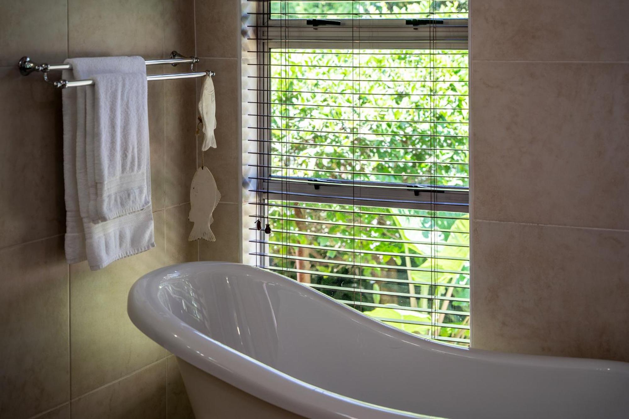 Deluxe Double or Twin Room with Pool View - Photo 6