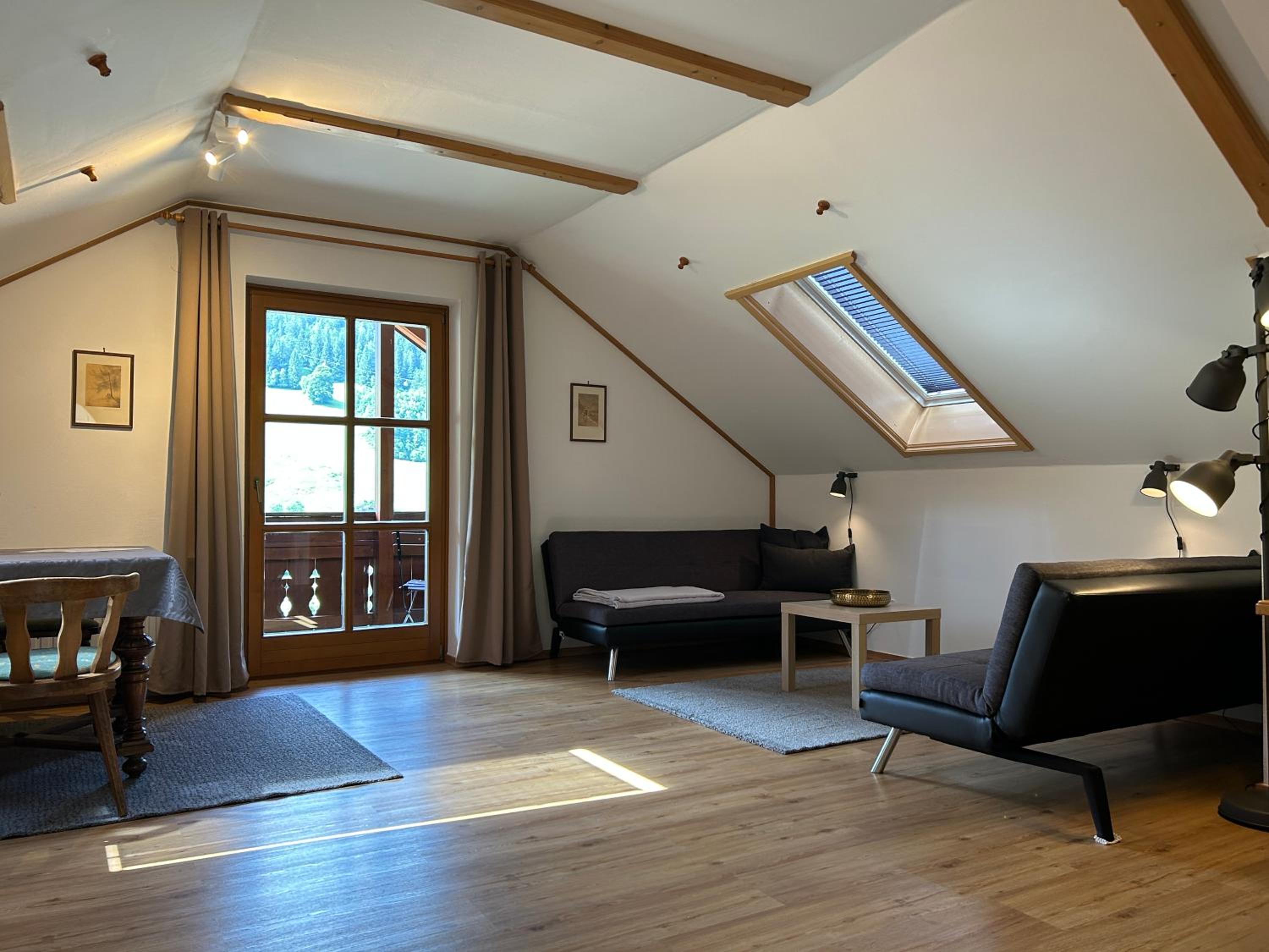 Apartment with Mountain View