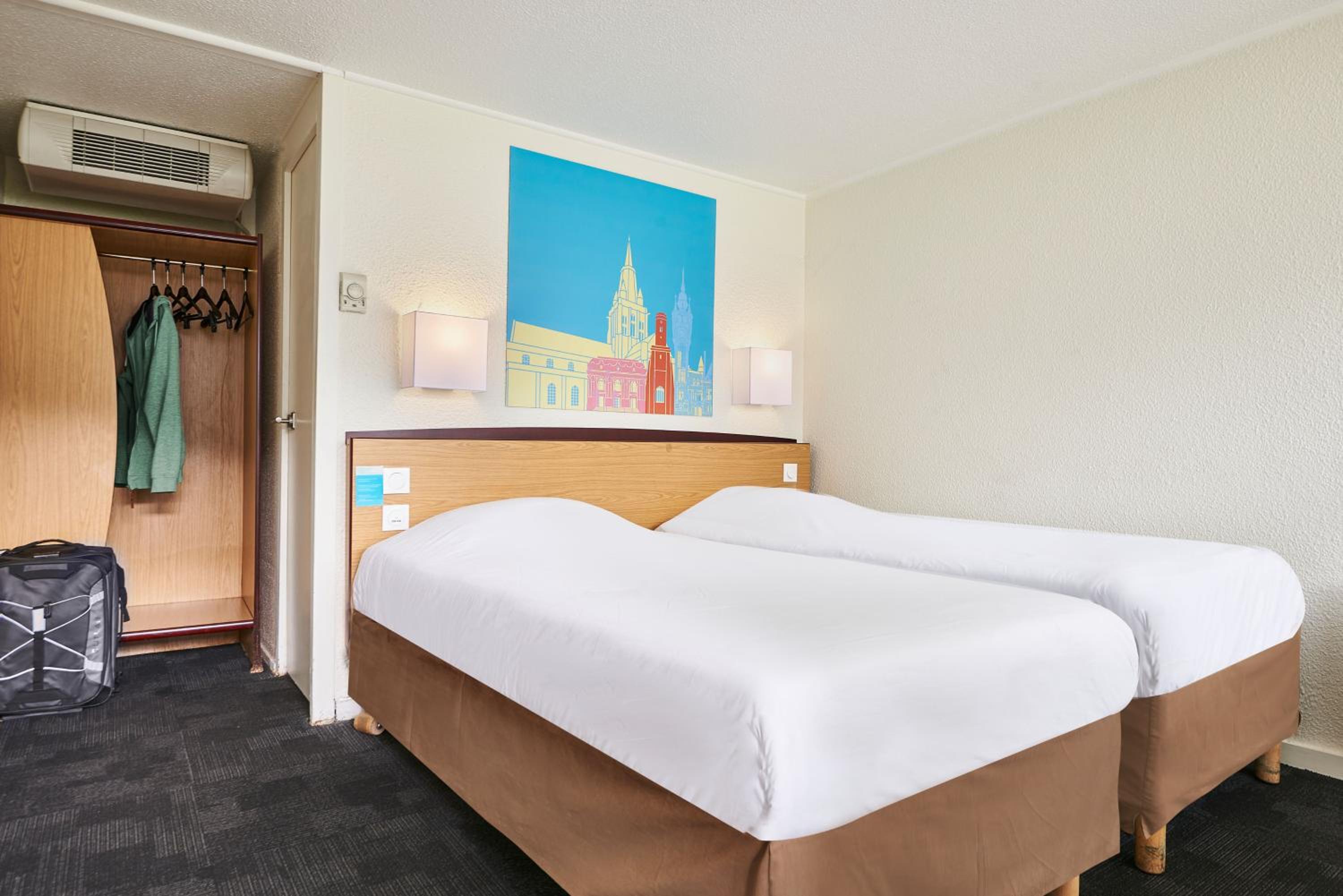 Twin Room - Photo 2