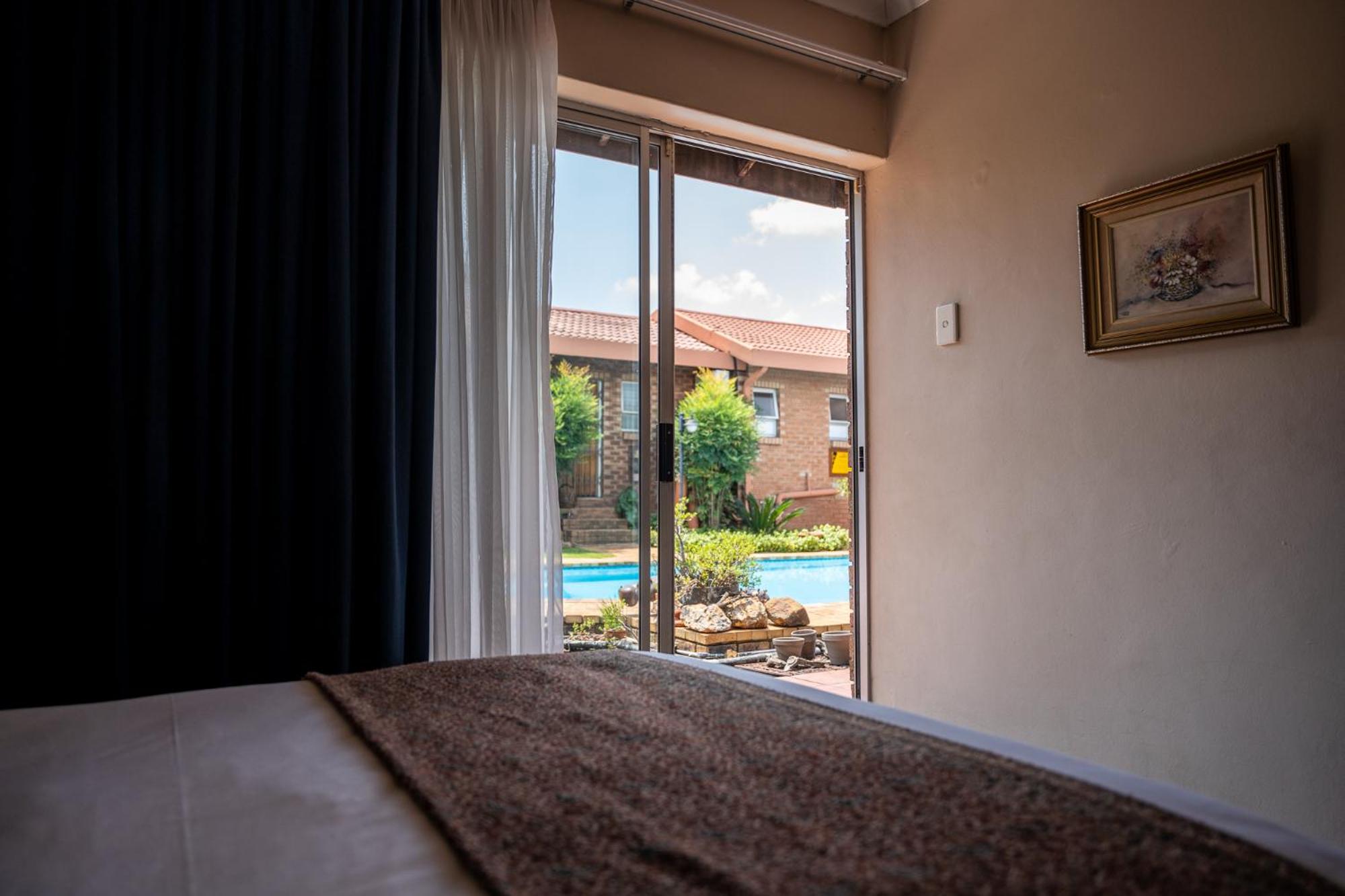 Deluxe Room - Photo 7