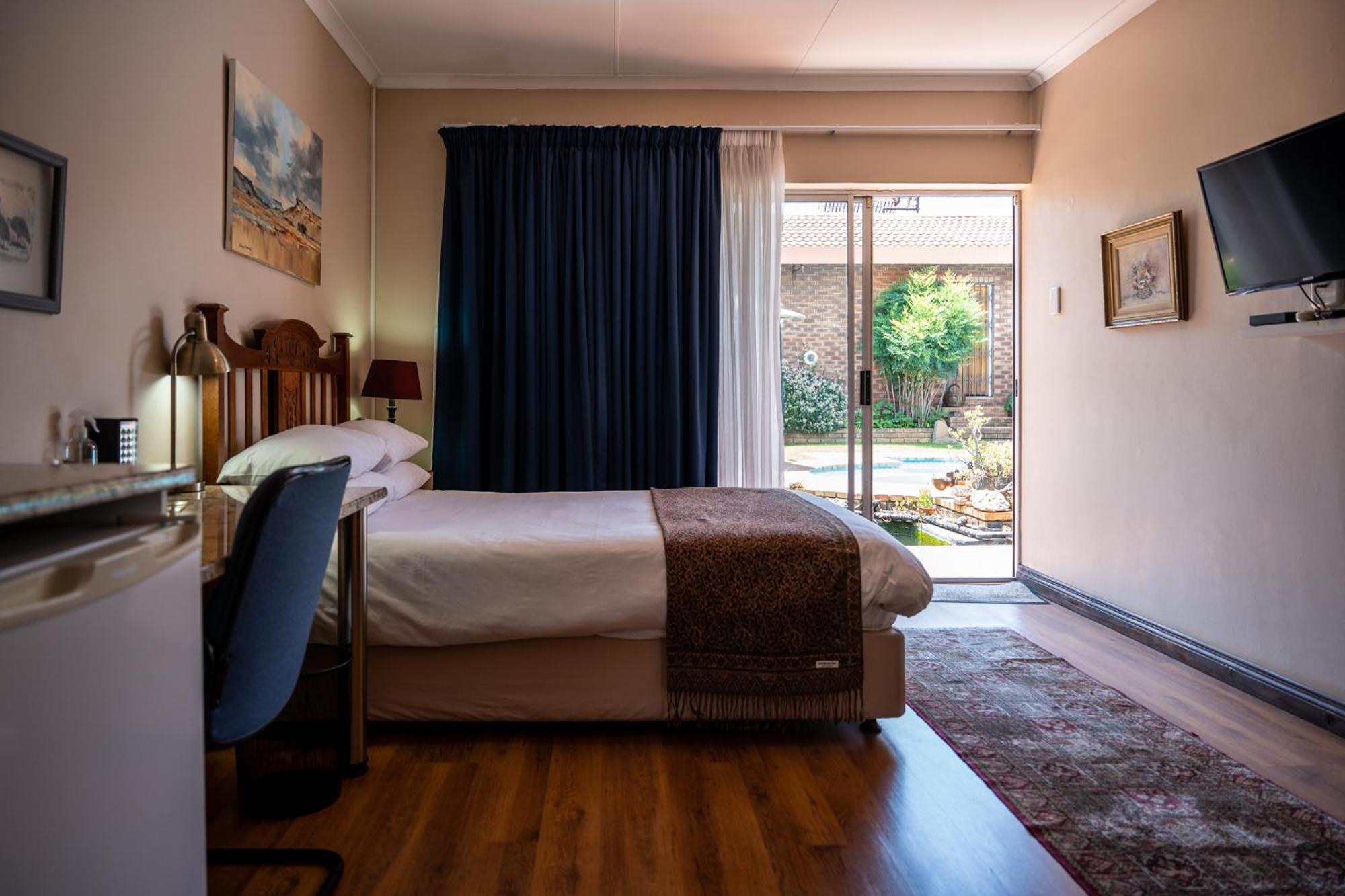 Deluxe Room - Photo 10